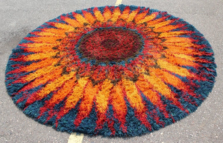 Mid-Century Modern Large Starburst Flower Circular Shag Rug Rya Style,  1970s at 1stDibs | round shag rug, 1970s style rugs