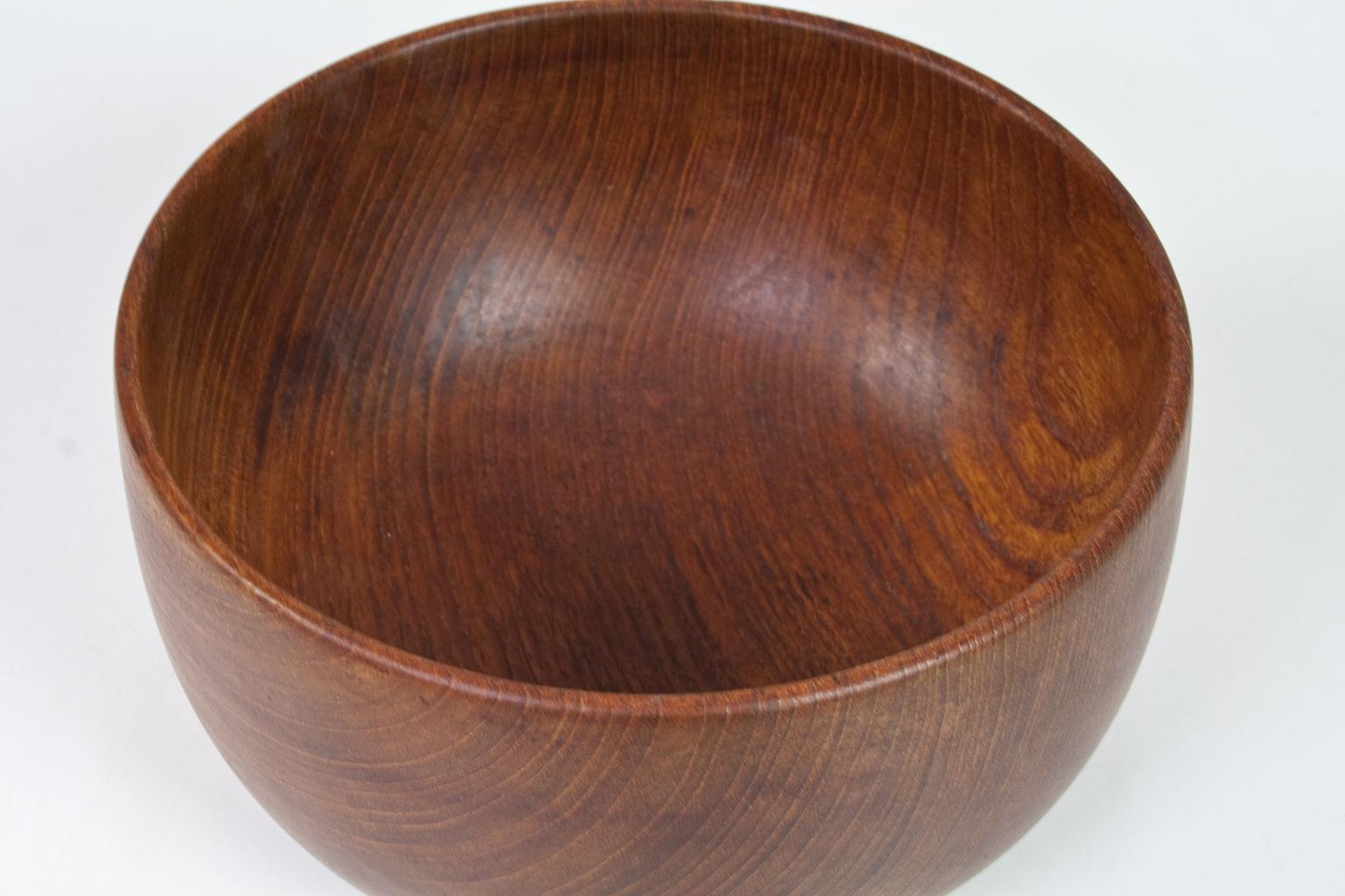 Mid-Century Modern Large Teak Danish Sculptural and Hand Moulded Bowl, 1960s For Sale 1