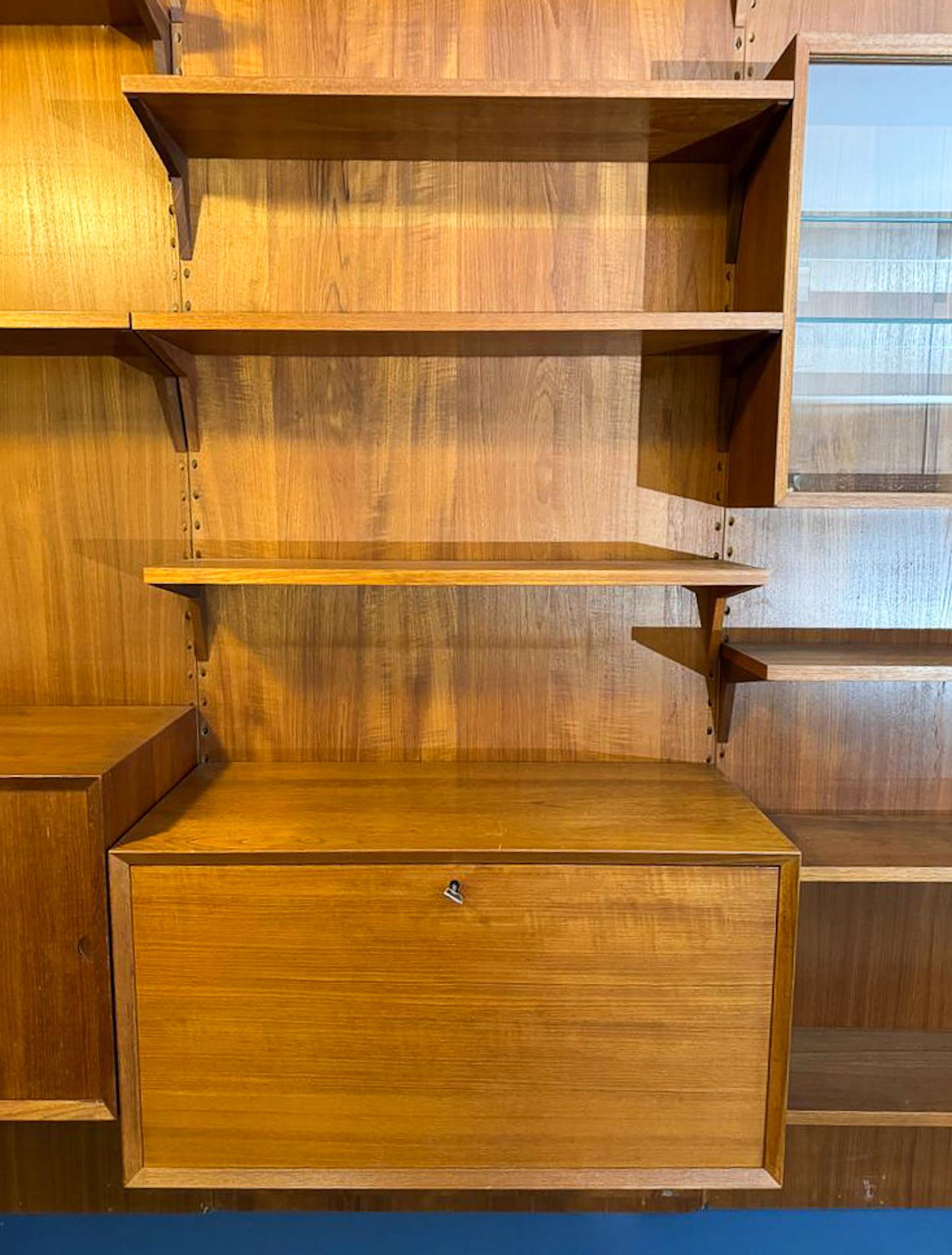 Mid-Century Modern Large Wall Unit by Poul Cadovius for Royal System , 1950s In Good Condition For Sale In Brussels, BE
