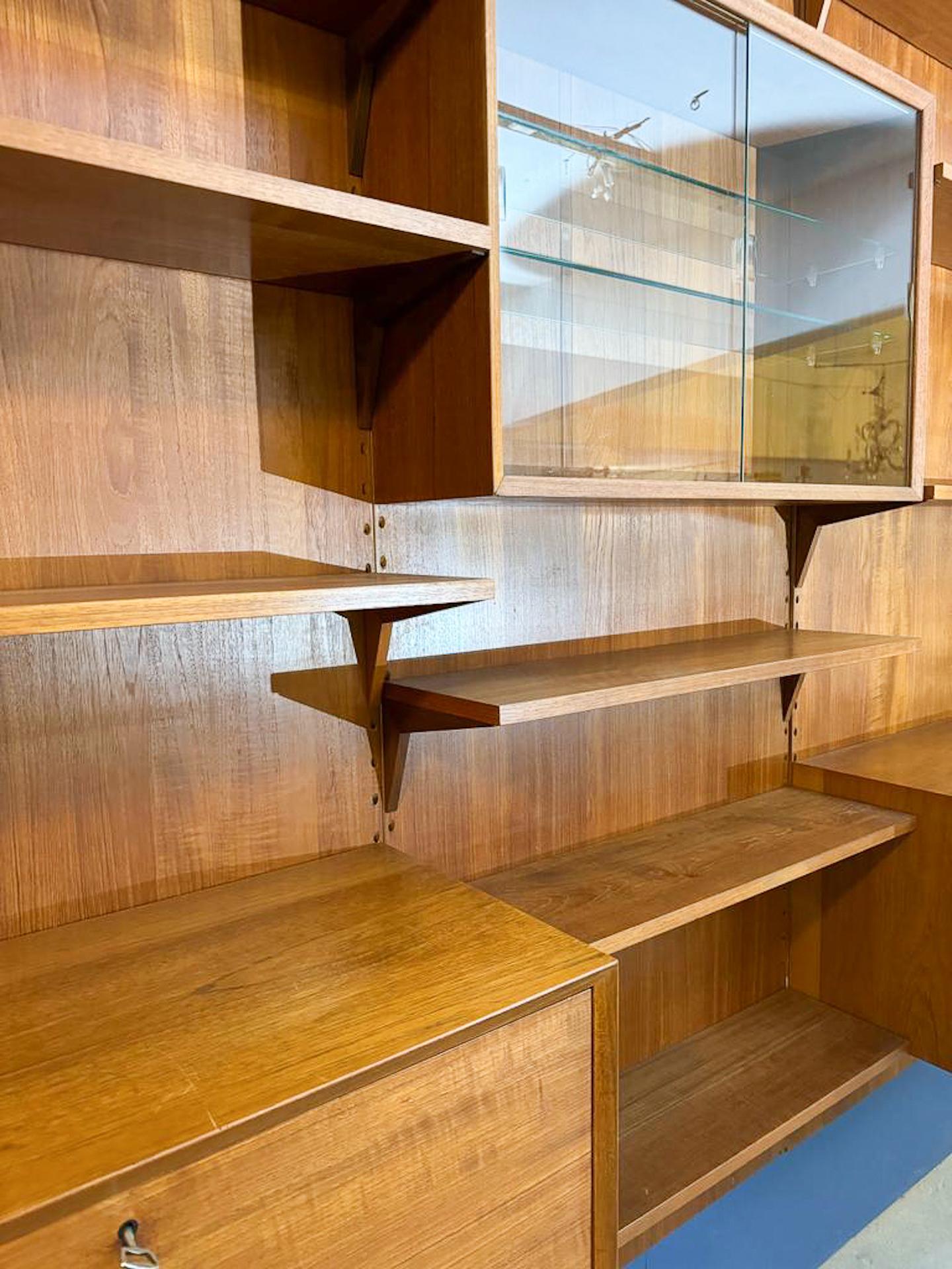 Mid-20th Century Mid-Century Modern Large Wall Unit by Poul Cadovius for Royal System , 1950s For Sale