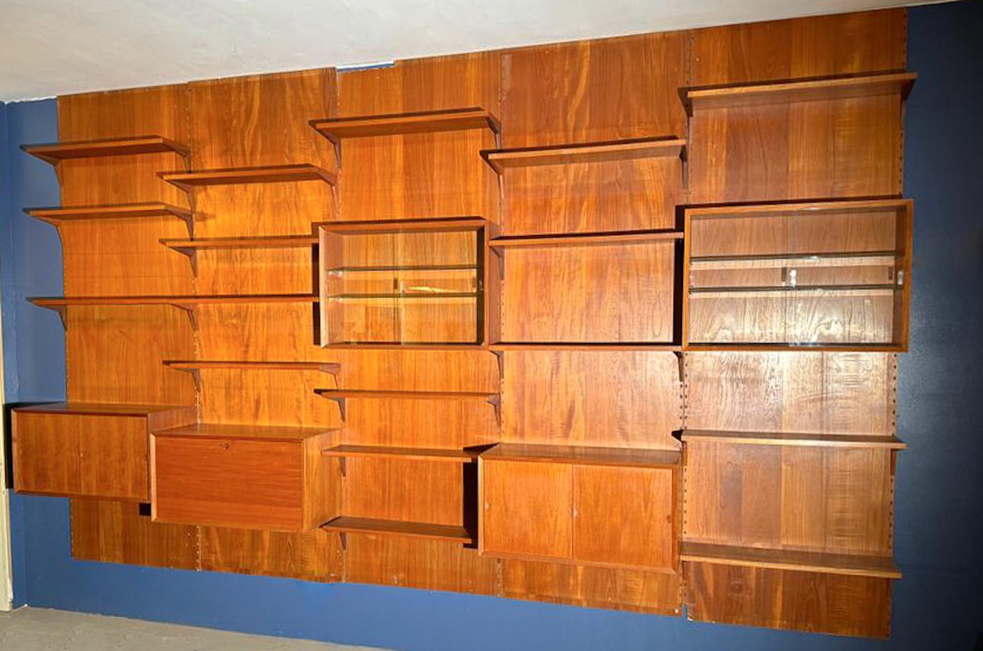 Wood Mid-Century Modern Large Wall Unit by Poul Cadovius for Royal System , 1950s For Sale