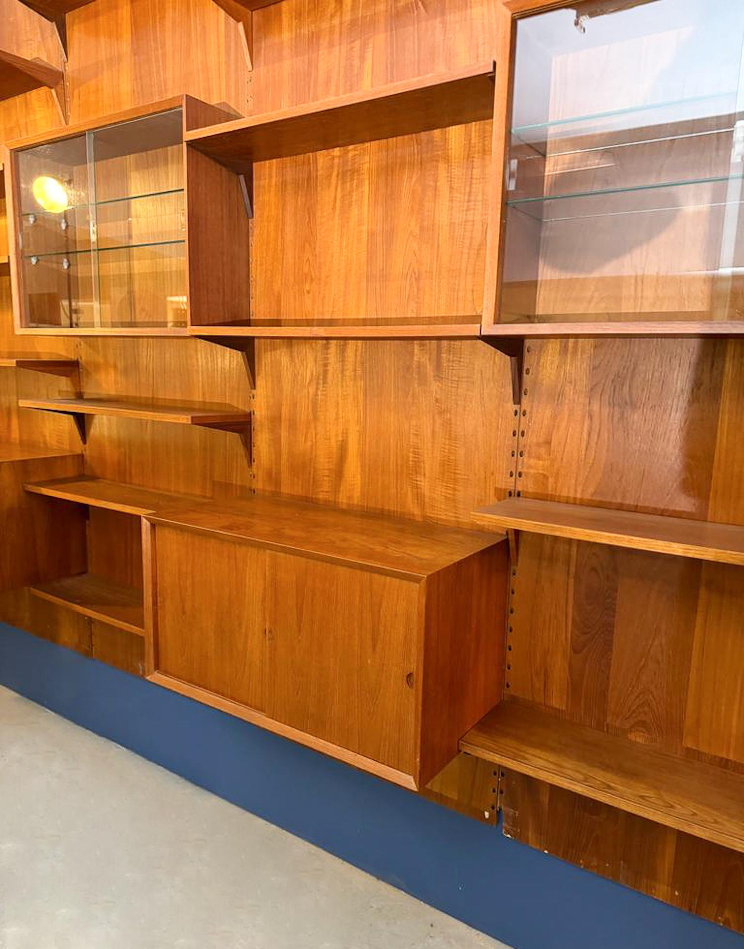 Mid-Century Modern Large Wall Unit by Poul Cadovius for Royal System , 1950s For Sale 2