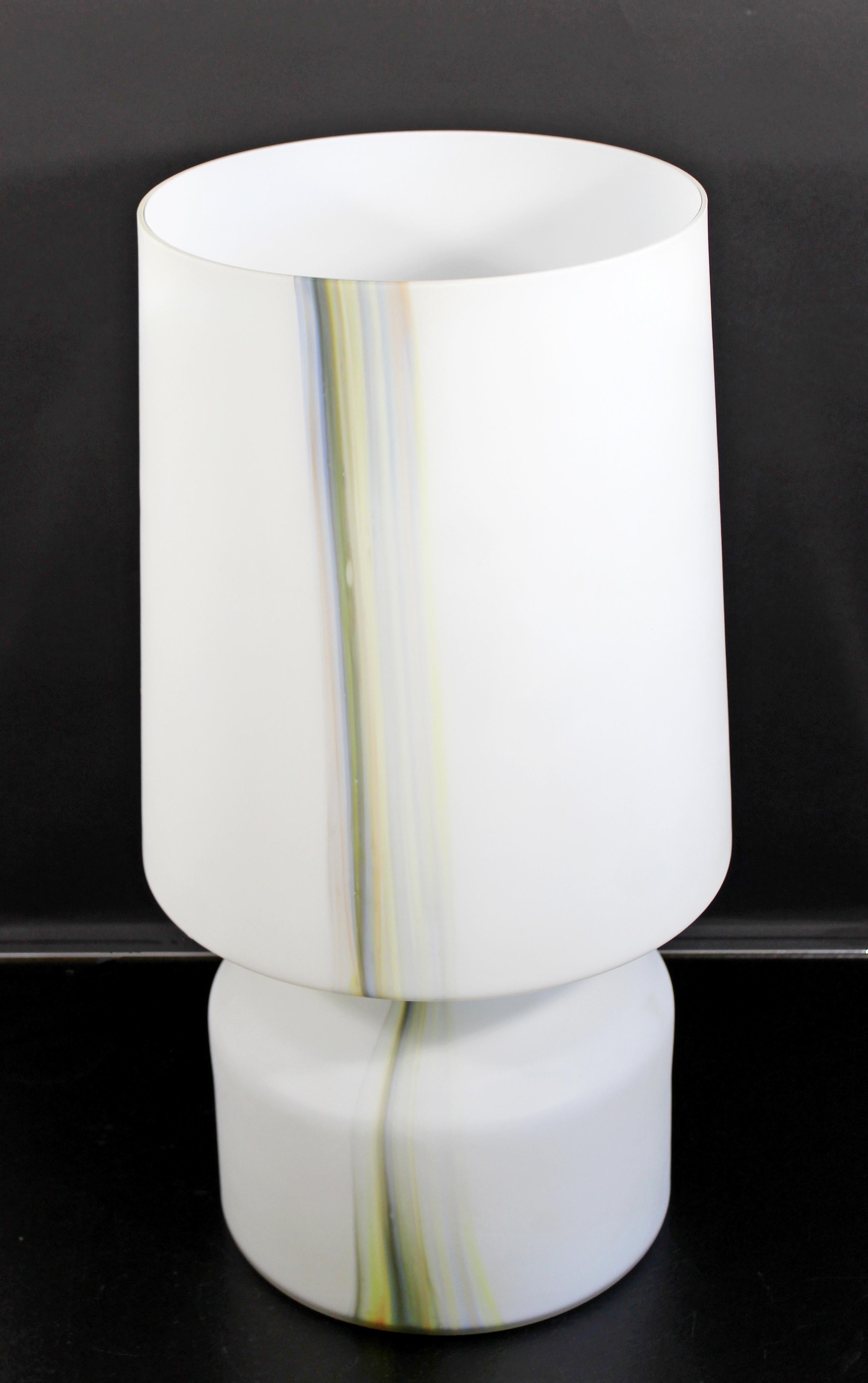 Mid-Century Modern Large White Murano Glass Table Lamp, 1970s, Italy In Good Condition In Keego Harbor, MI