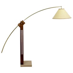 Lampadaire à arc réglable en bois moderne du milieu du siècle 1960s Brass