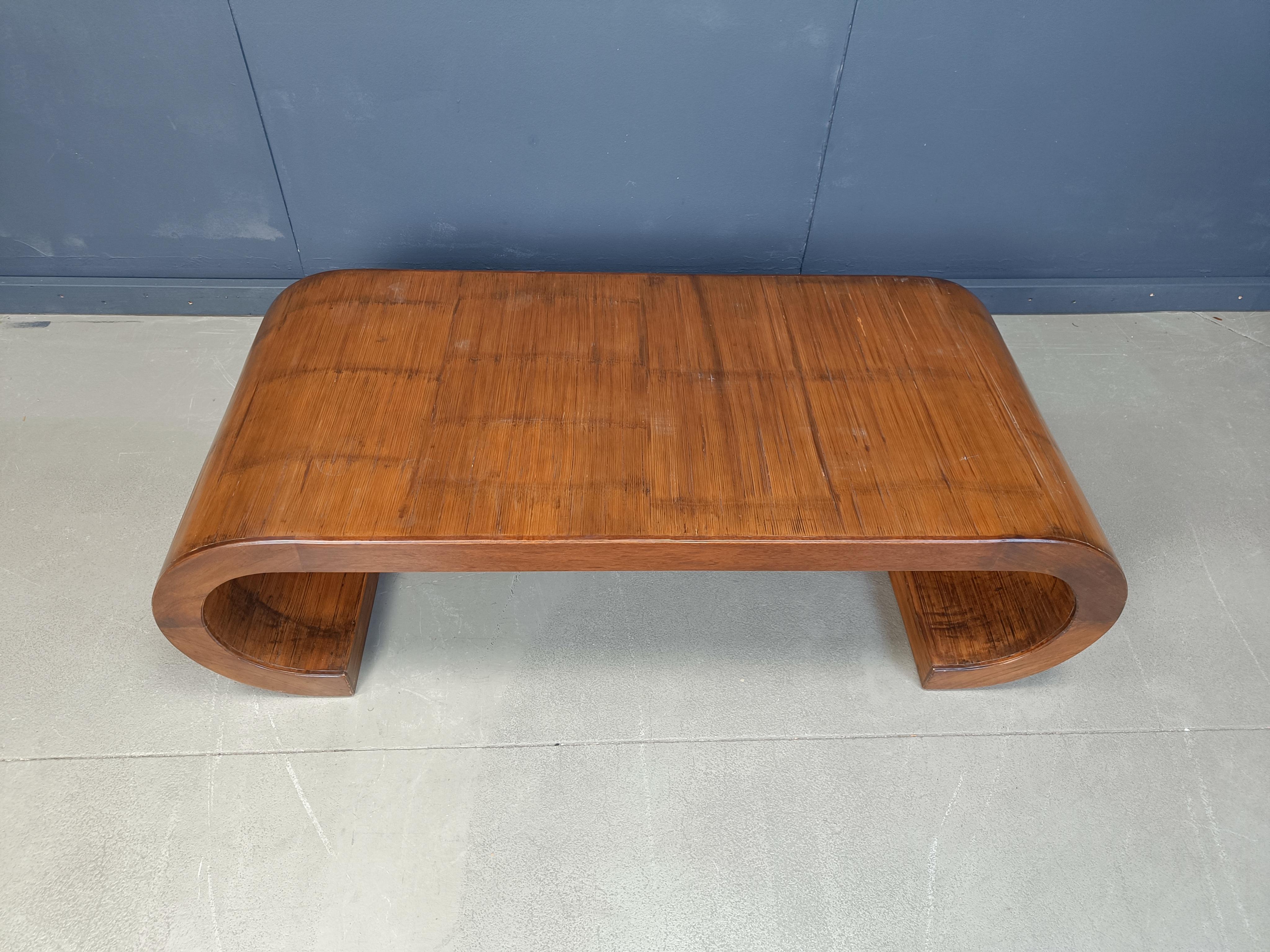 
Vintage scroll leg bamboo coffee table in the style of Milo Baughman.

Very good condition

Beautiful timeless piece.

Dimensions:
Height: 45cm
Width: 150cm
Depth: 65cm

Ref.: 25051607

*All images are always part of the description, our vintage