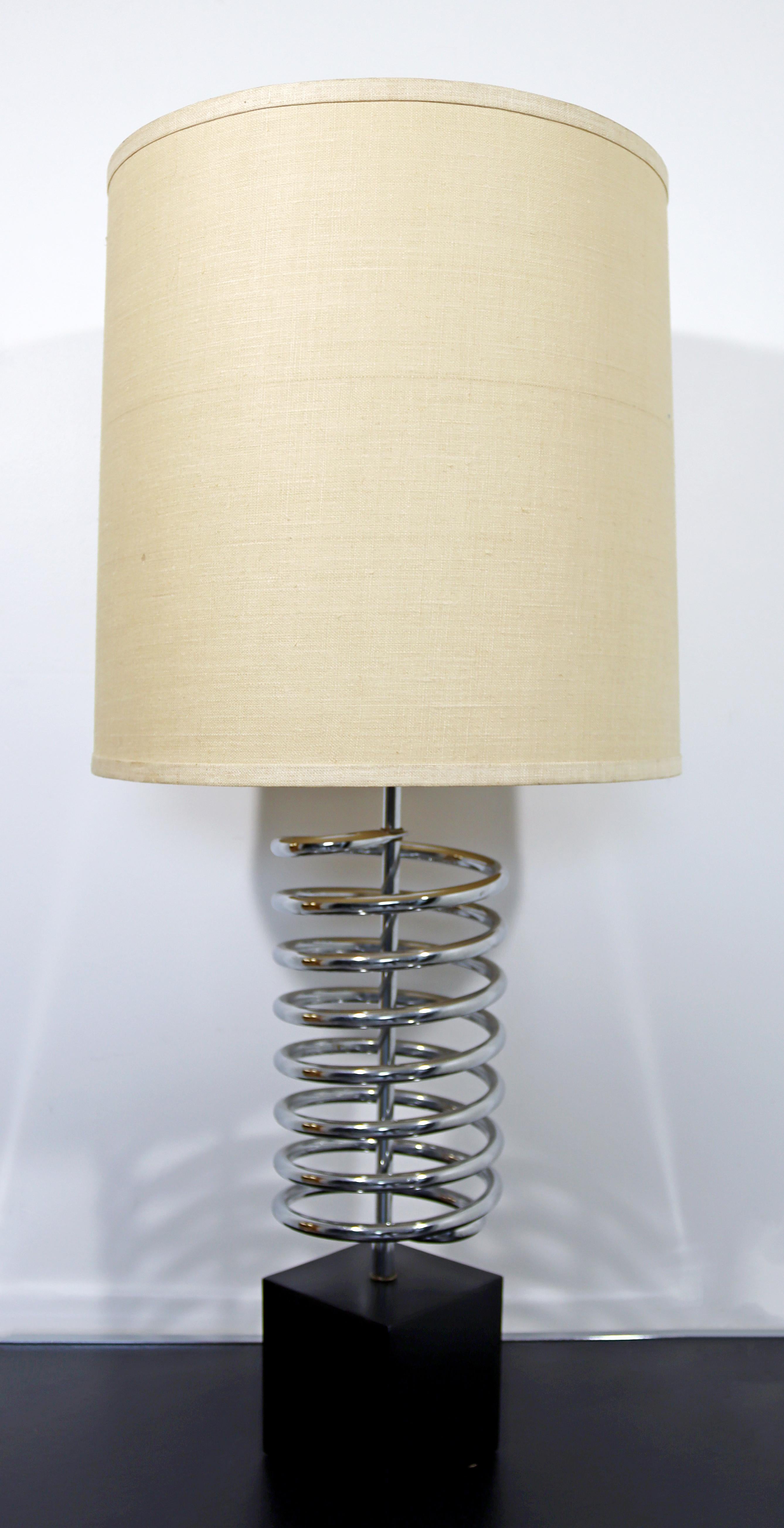 Mid-Century Modern Laurel Chrome Spring Table Lamp 1970s Orig Shade & Finial In Good Condition In Keego Harbor, MI