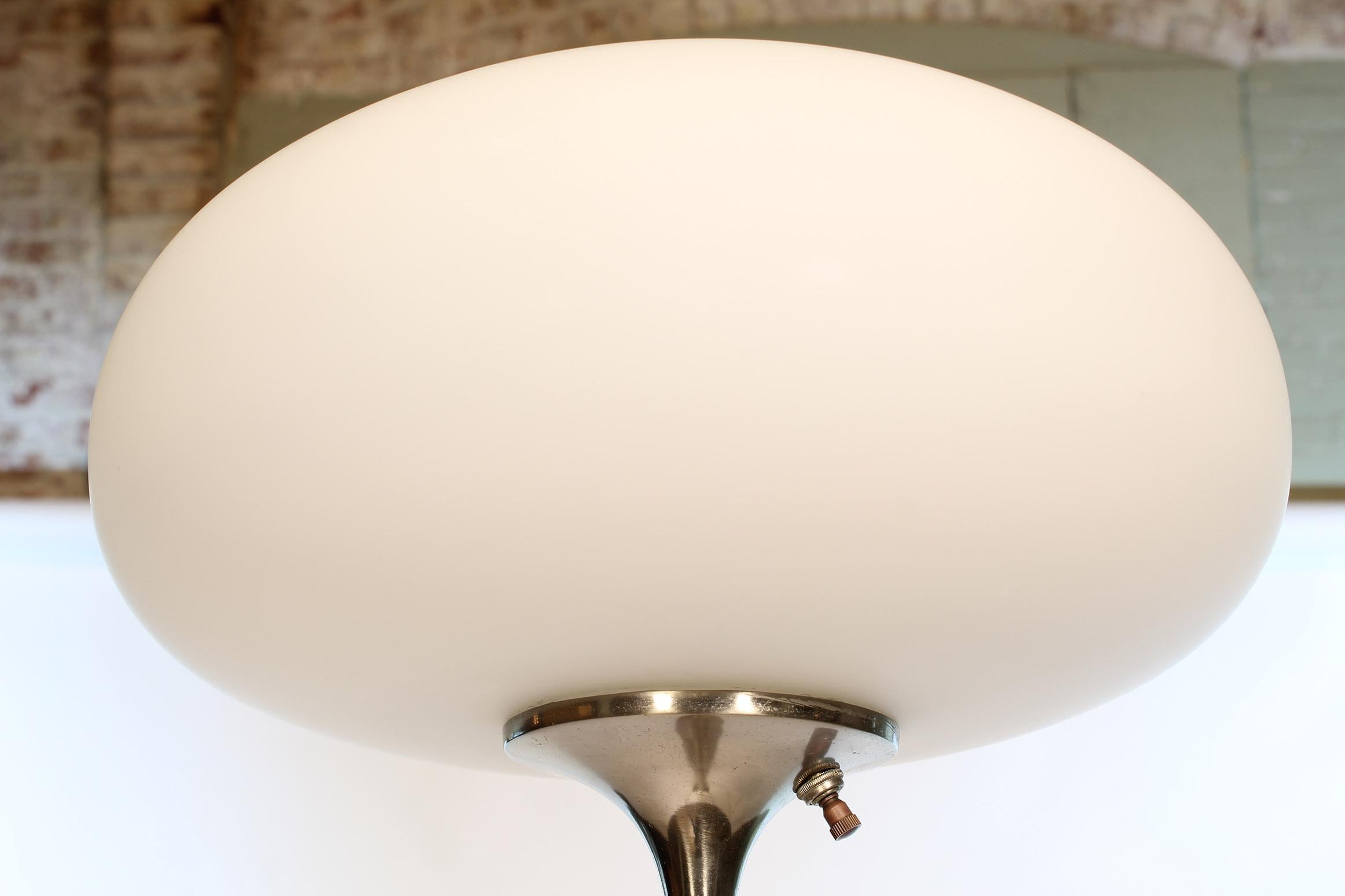 Mid-Century Modern Laurel Floor Lamp In Good Condition In Oakville, CT