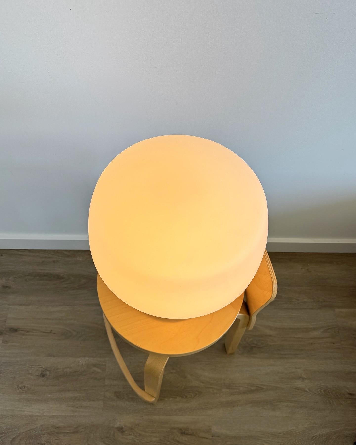 Mid-Century Modern Mid century modern Laurel frosted murano glass mushroom lamp For Sale