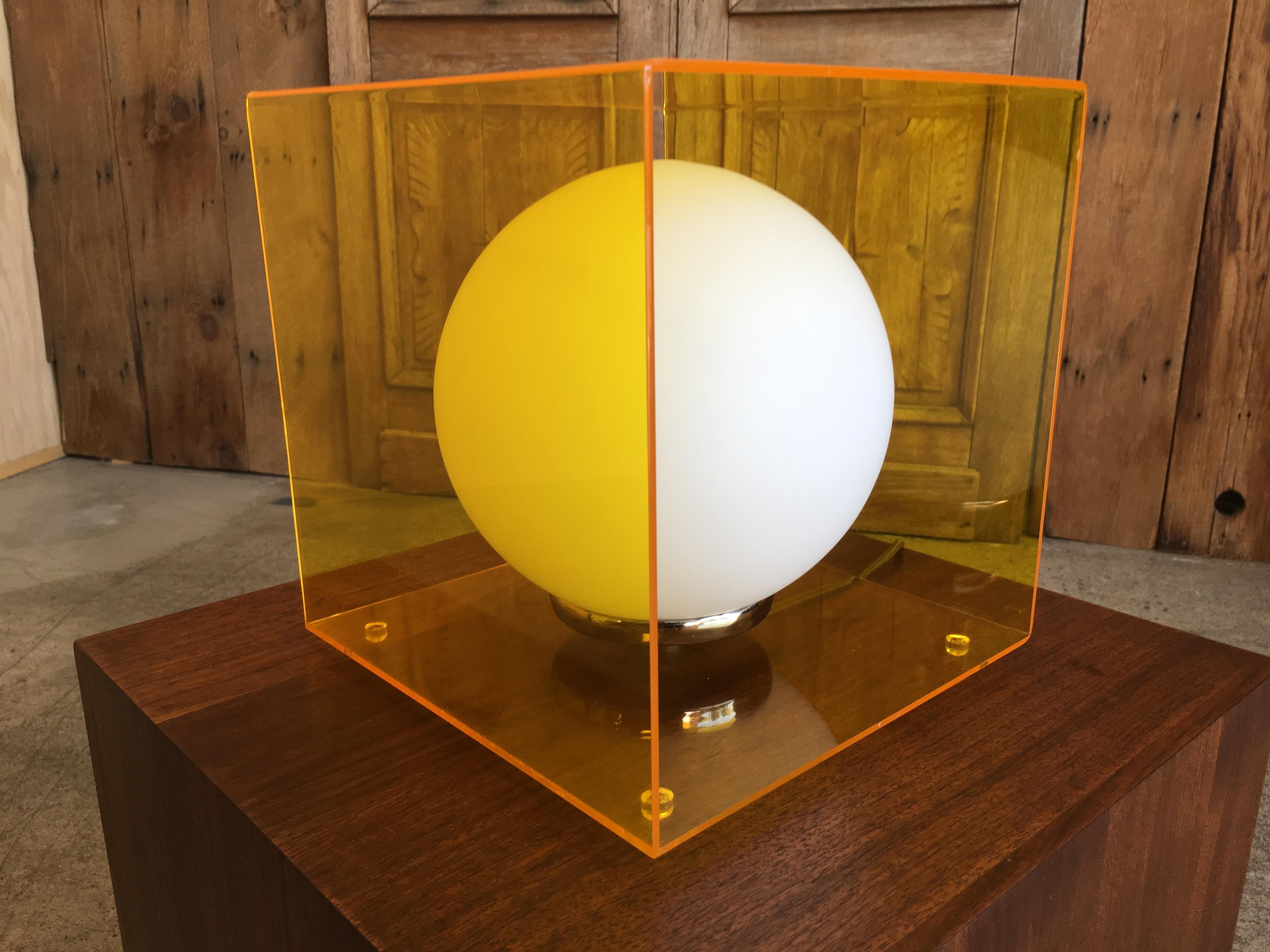 Mid-Century Modern Laurel Lamp in a Yellow Lucite Cube 6