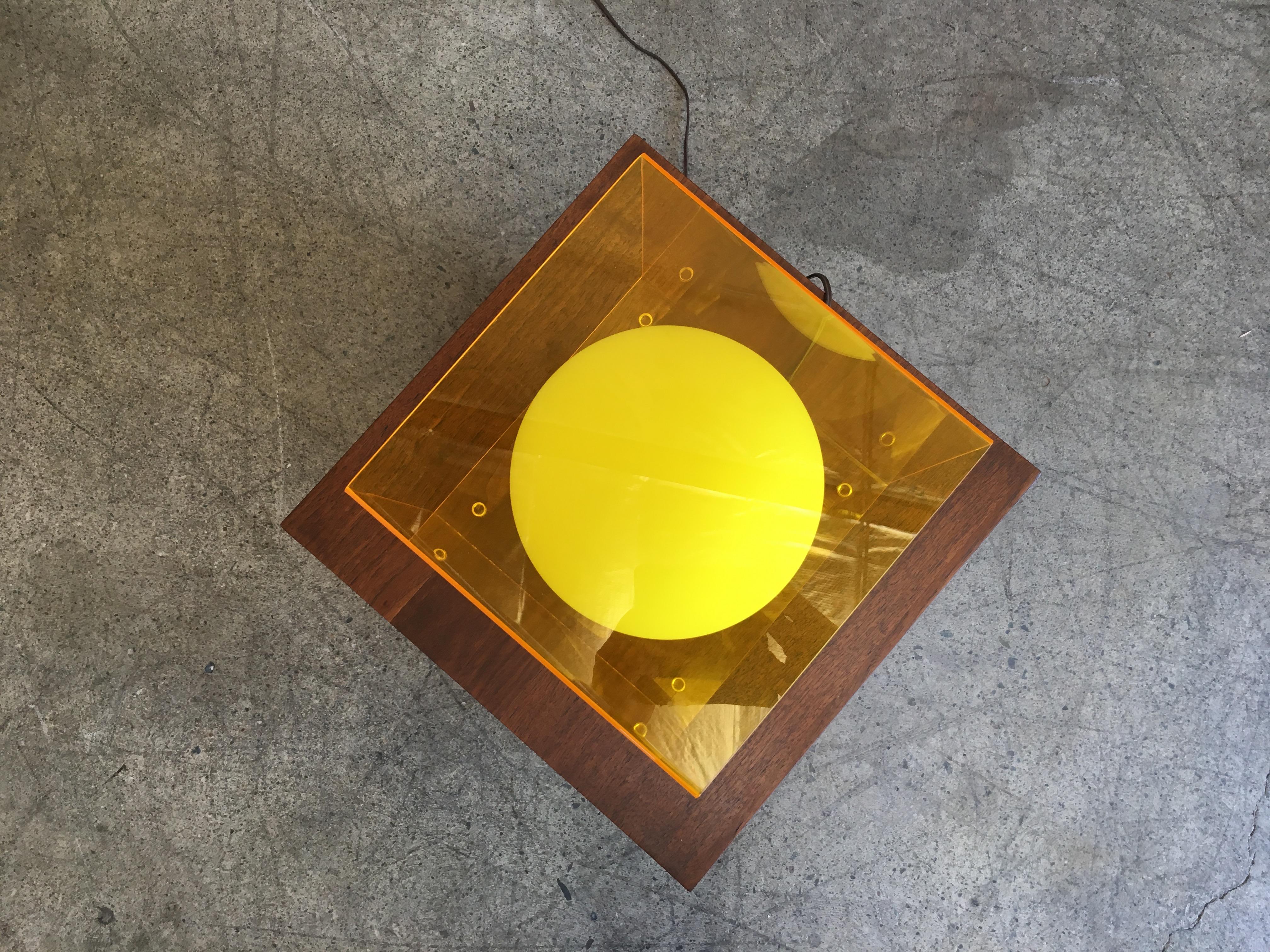 Mid-Century Modern Laurel Lamp in a Yellow Lucite Cube 8