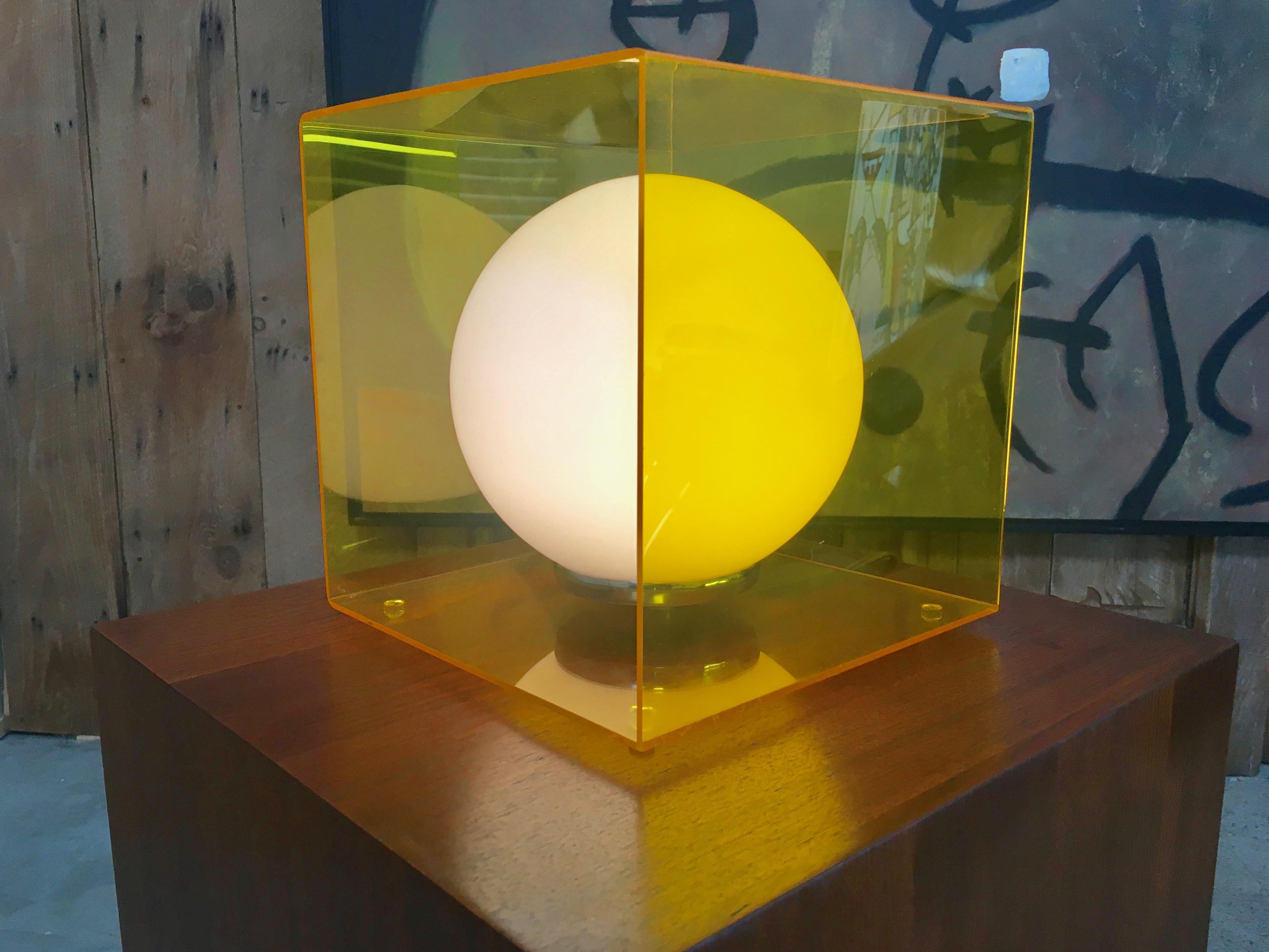 Very rare table lamp with the yellow Lucite cube enclosure.