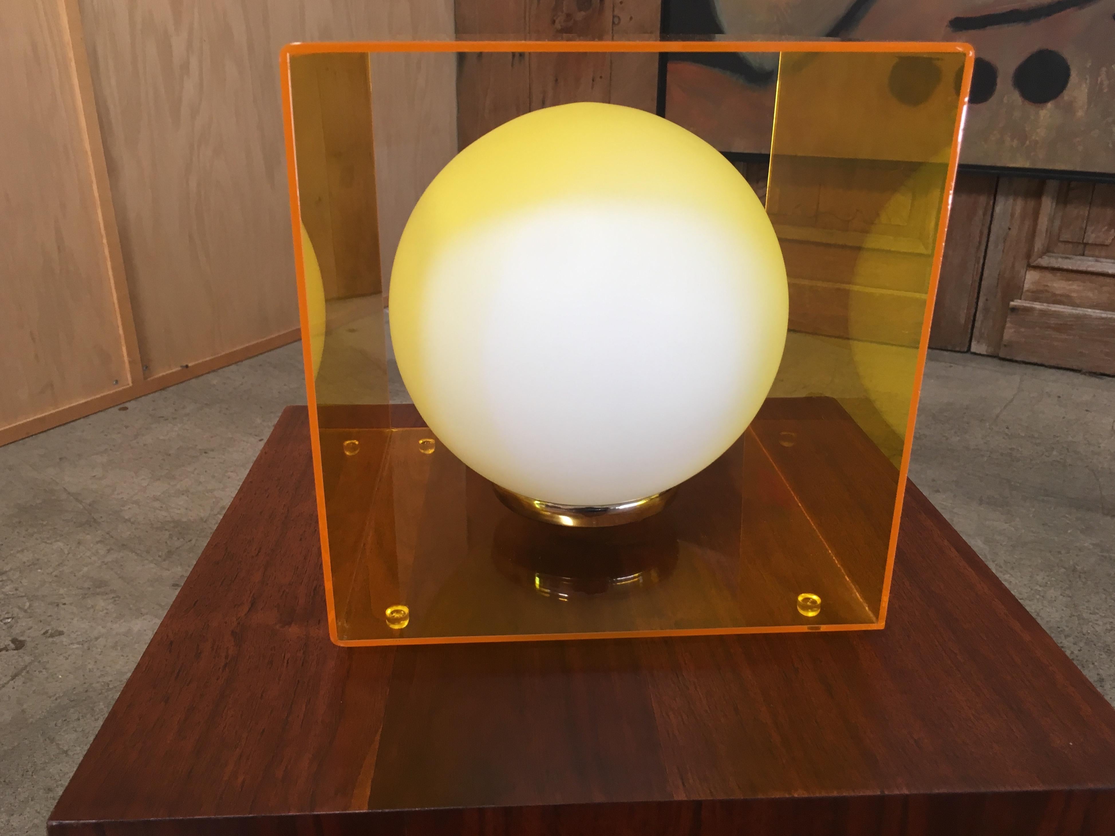 Mid-Century Modern Laurel Lamp in a Yellow Lucite Cube 2