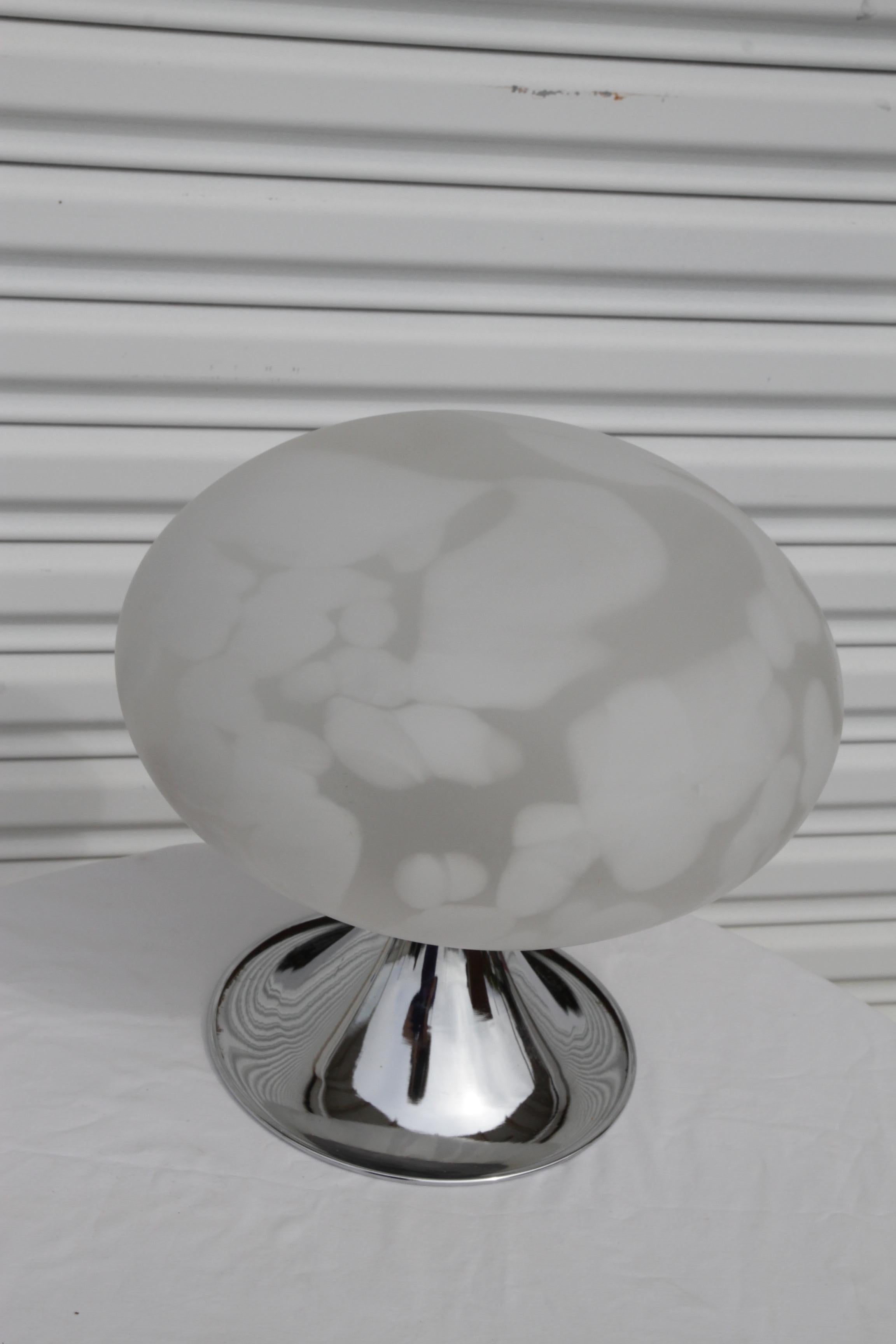 Lampade da tavolo a fungo Laurel di metà secolo moderno in cromo/argento In condizioni ottime in vendita a Pasadena, TX