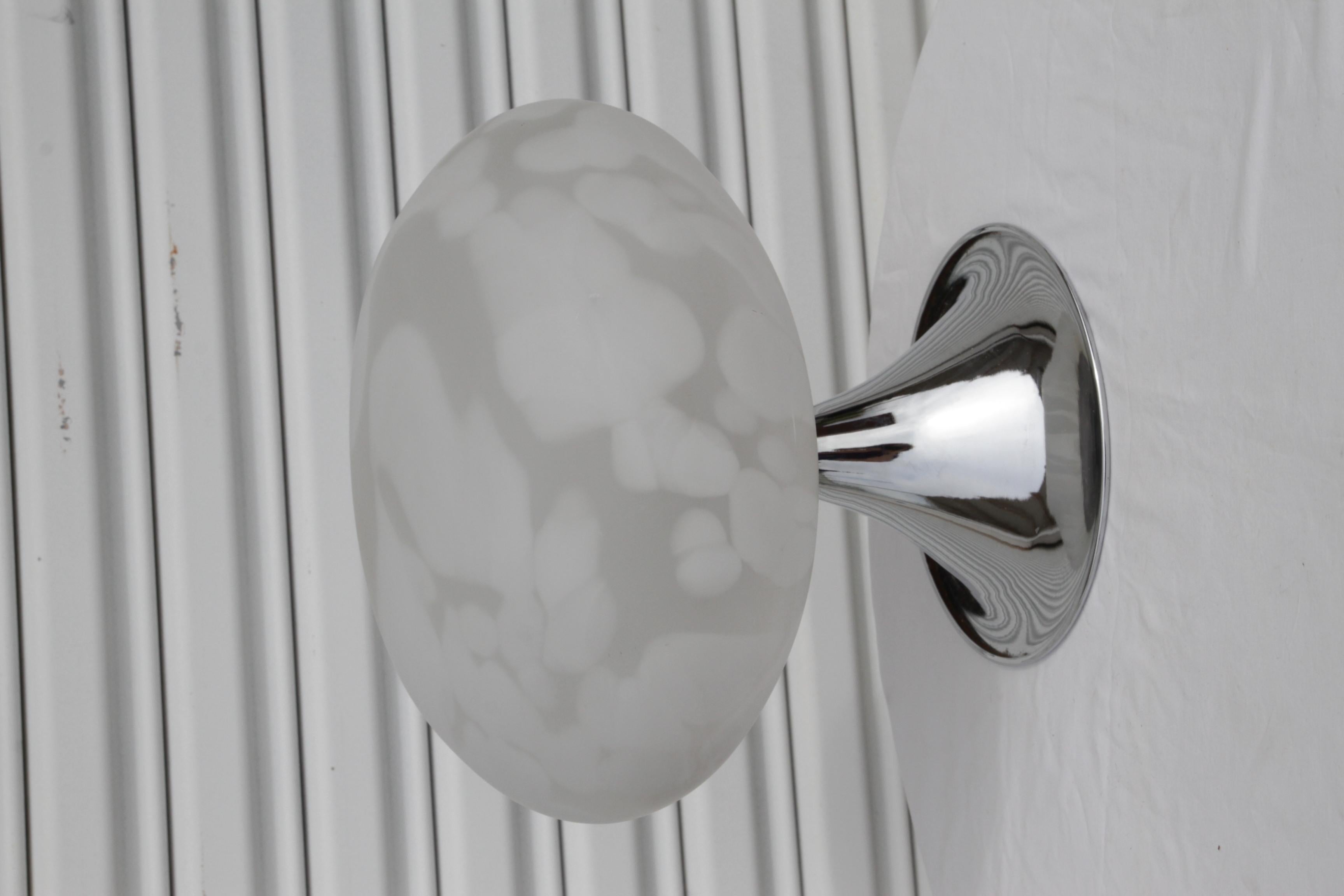 Alluminio Lampade da tavolo a fungo Laurel di metà secolo moderno in cromo/argento in vendita