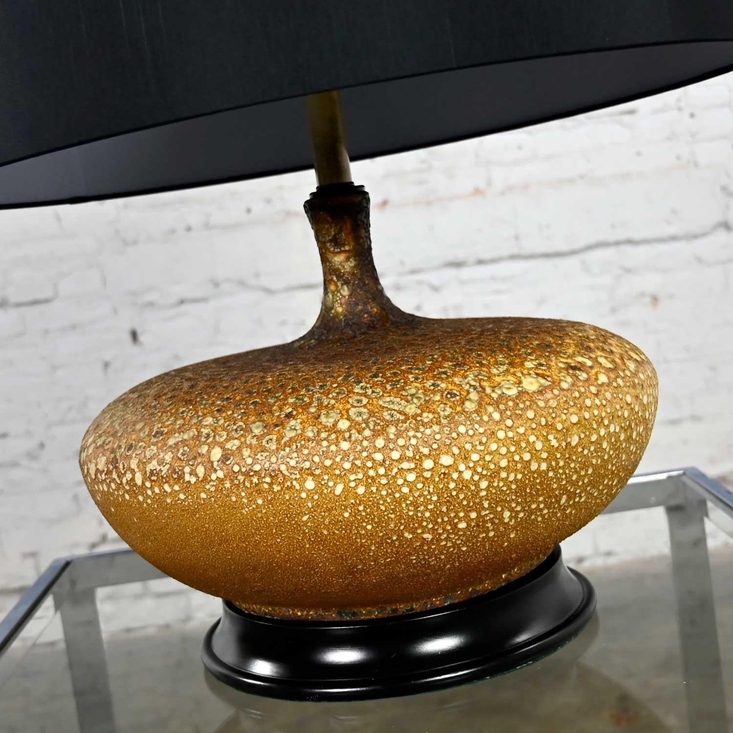 Lampe de table à grande échelle en verre de lave, moderne du milieu du siècle, nouvel abat-jour tambour en fausse soie en vente 5