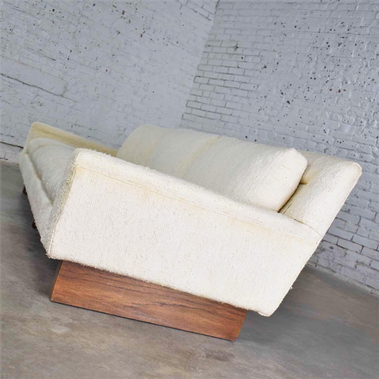 Mid-Century Modern Lawson Style White Sofa by Flair Division for Bernhardt In Good Condition In Topeka, KS