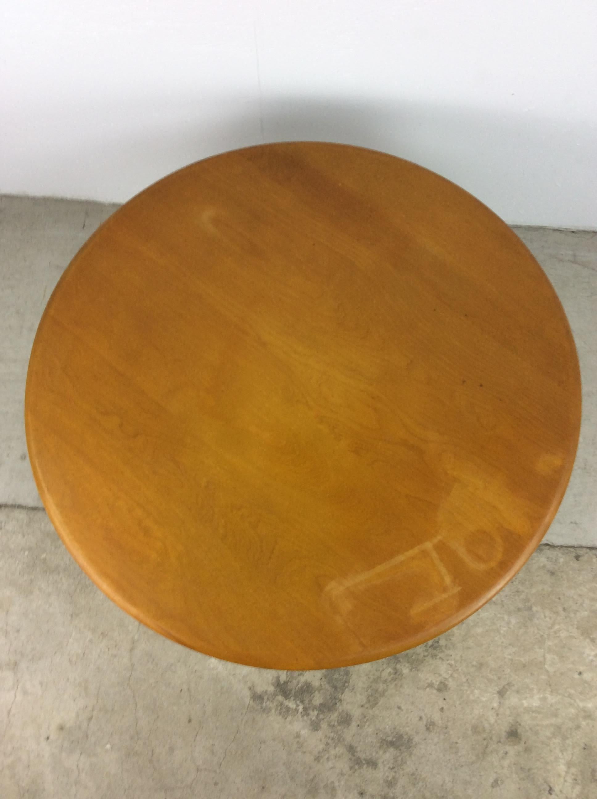 Mid Century Modern Lazy Susan Coffee Table by Heywood Wakefield In Good Condition For Sale In Freehold, NJ