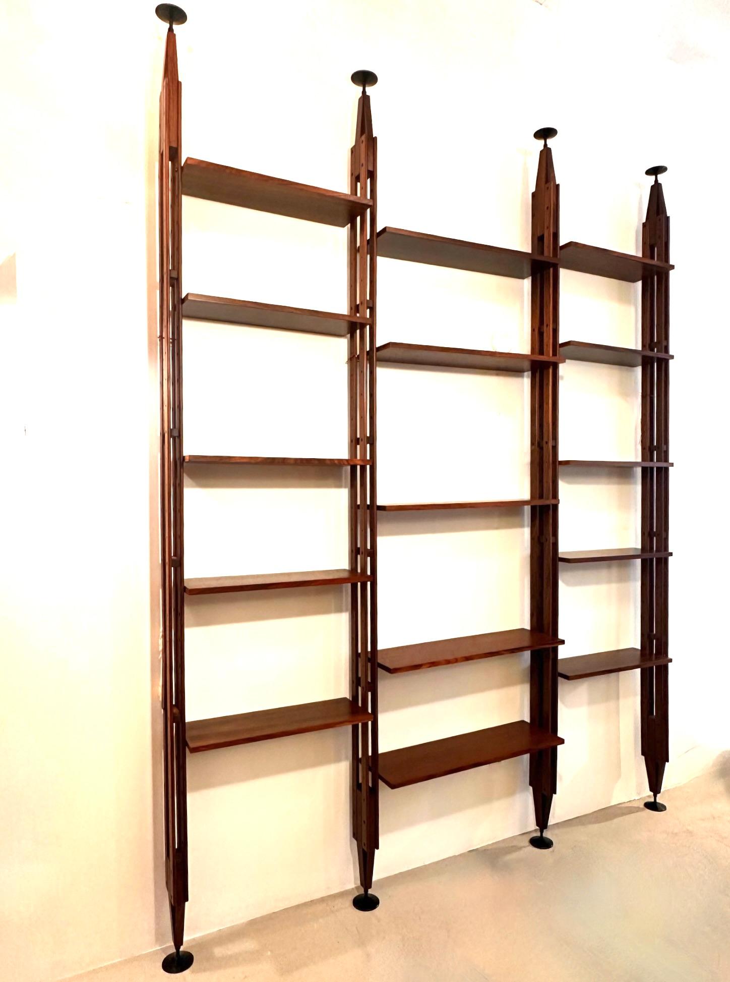 Metal Mid-Century Modern LB7 Bookcase by Franco Albini for Poggi . 1950s For Sale