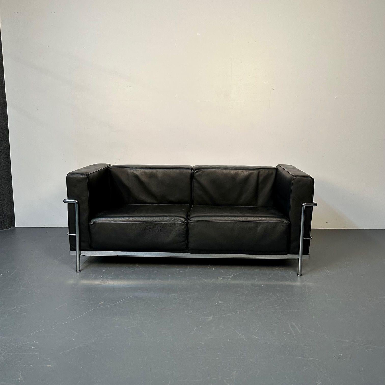 Mid-Century Modern LC2 Sofa by Le Corbusier, Black Leather, Two Seater, Perriand In Good Condition In Stamford, CT