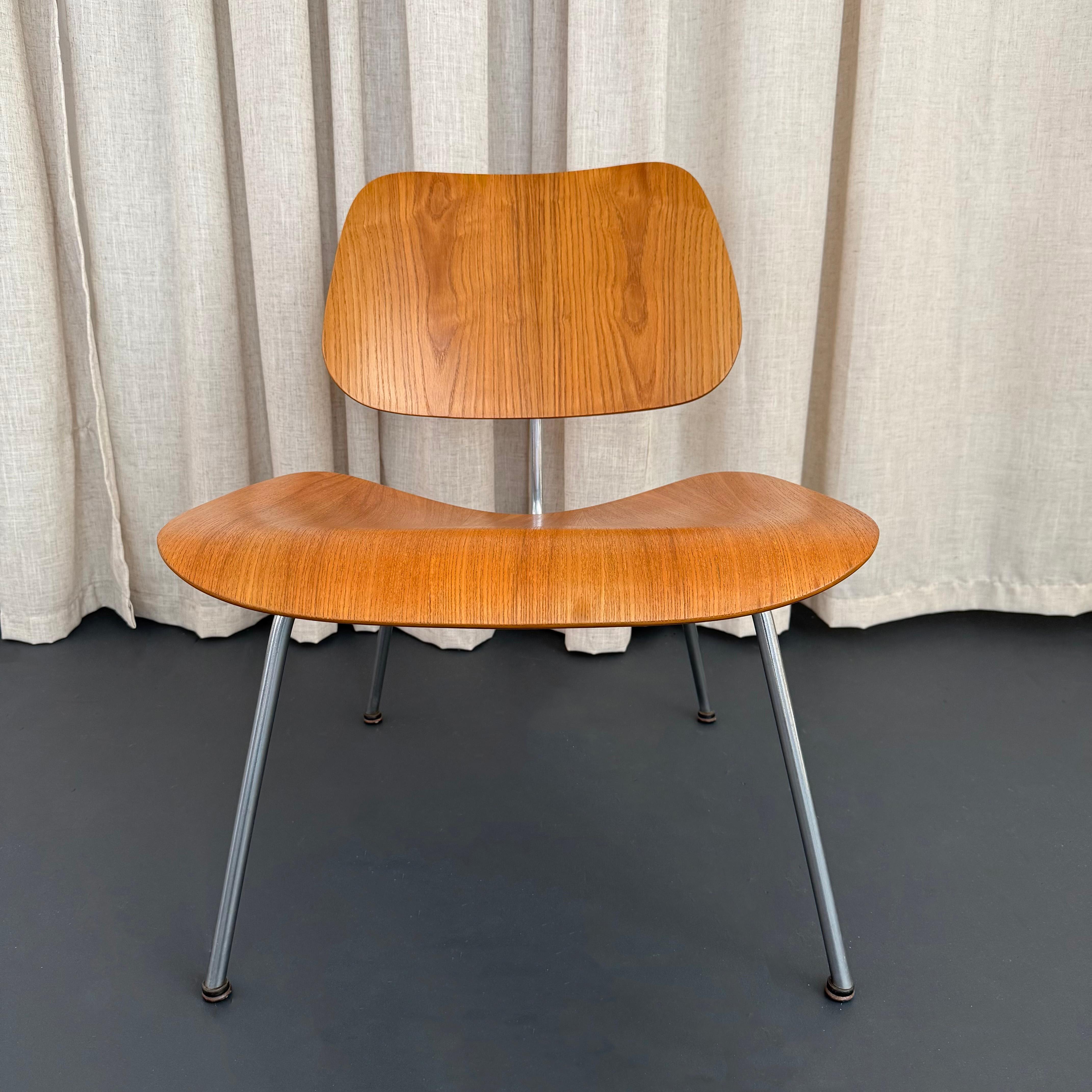 Silla moderna de mediados de siglo LCM de Charles and Ray Eames, Herman Miller Moderno de mediados de siglo en venta