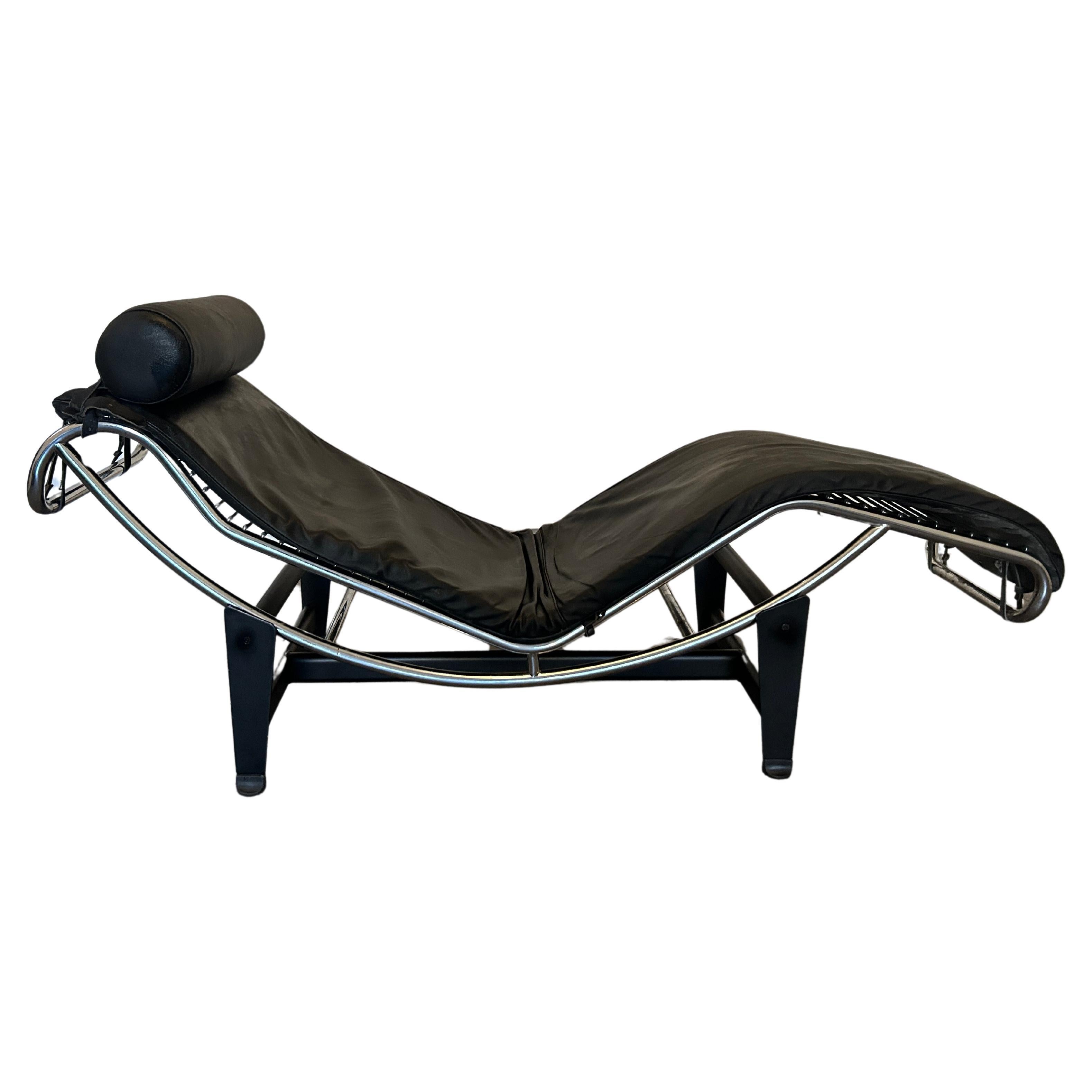 Mid-Century Modern Le Corbusier LC4 black Leather Chaise Lounge Chair