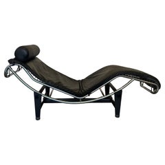 Mid-Century Modern Le Corbusier LC4 black Leather Chaise Lounge Chair