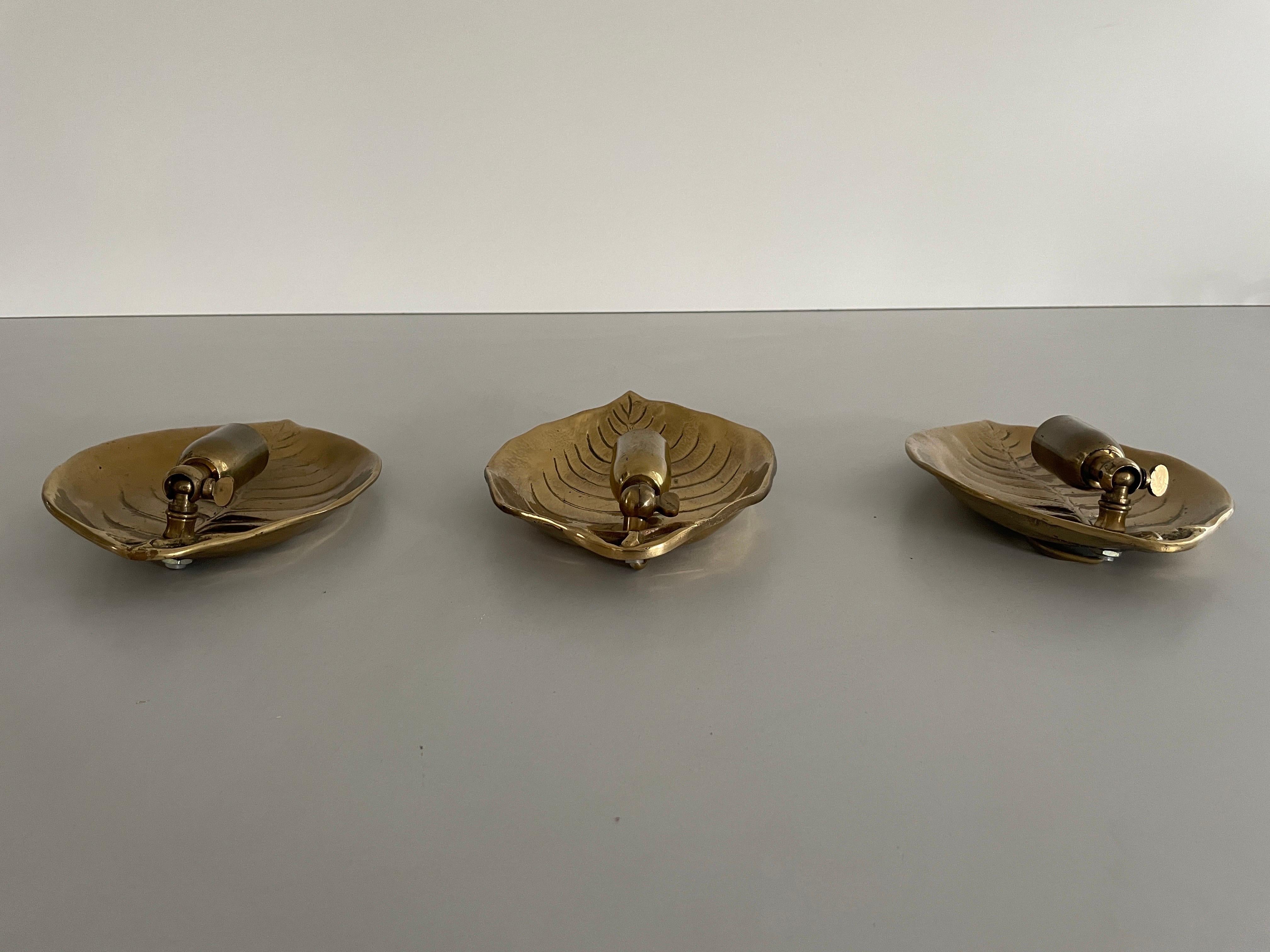 Mid-century Modern Leaf Design Heavy Brass Set of 3 Sconces, 1960s, Germany For Sale 11