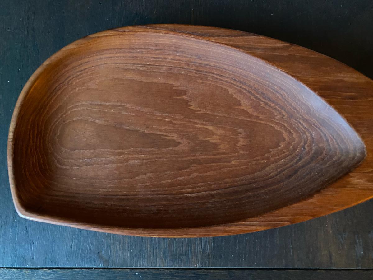 leaf shaped wooden tray