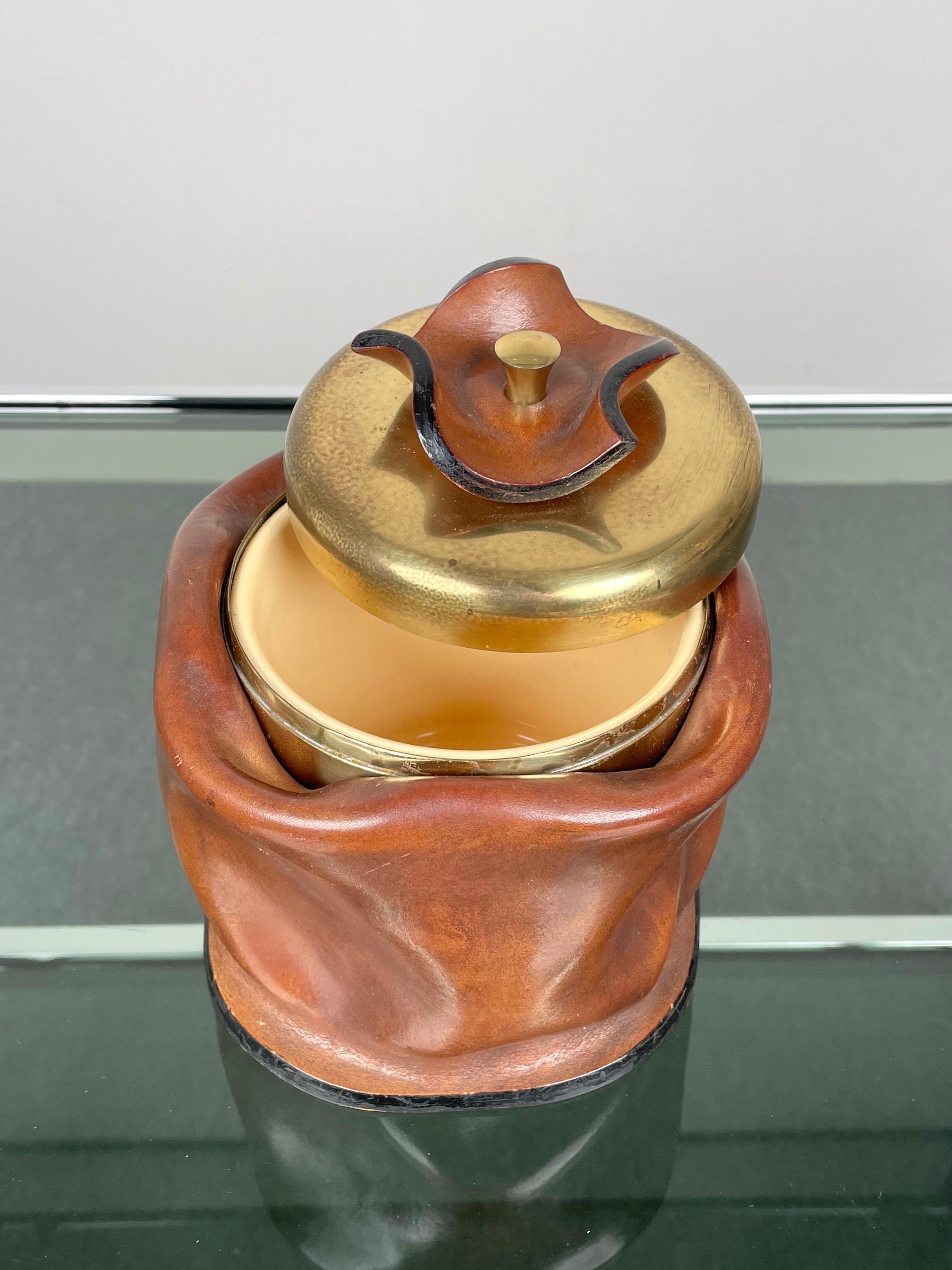 Mid-Century Modern Leather and Brass Ice Bucket, Italy, 1970s In Good Condition In Rome, IT
