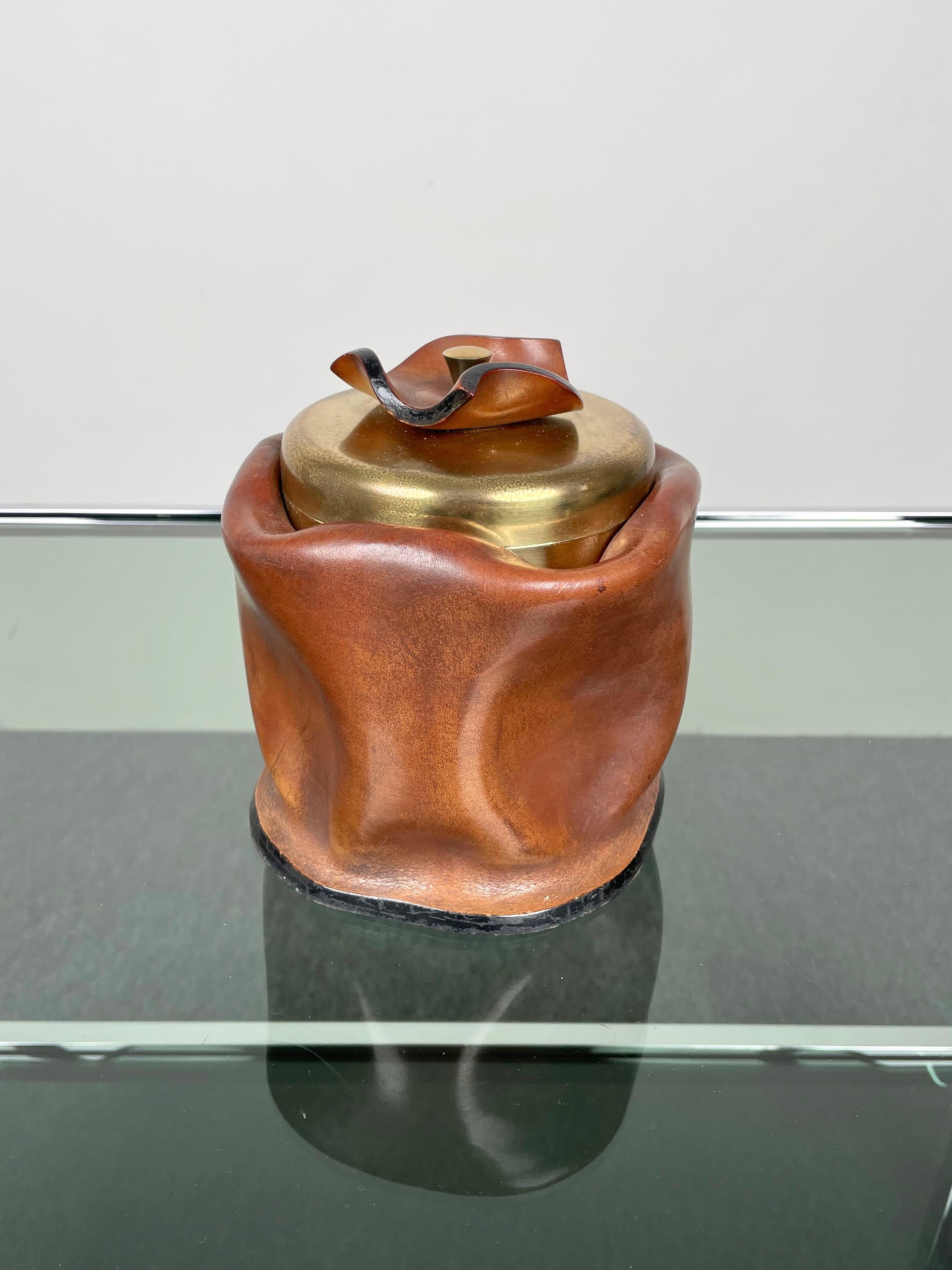 Late 20th Century Mid-Century Modern Leather and Brass Ice Bucket, Italy, 1970s