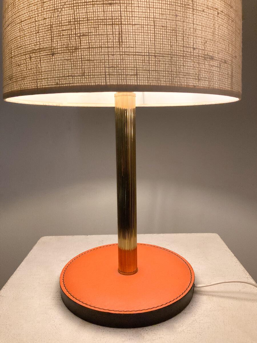 Lampe de table en cuir et laiton de style moderne du milieu du siècle en vente 6
