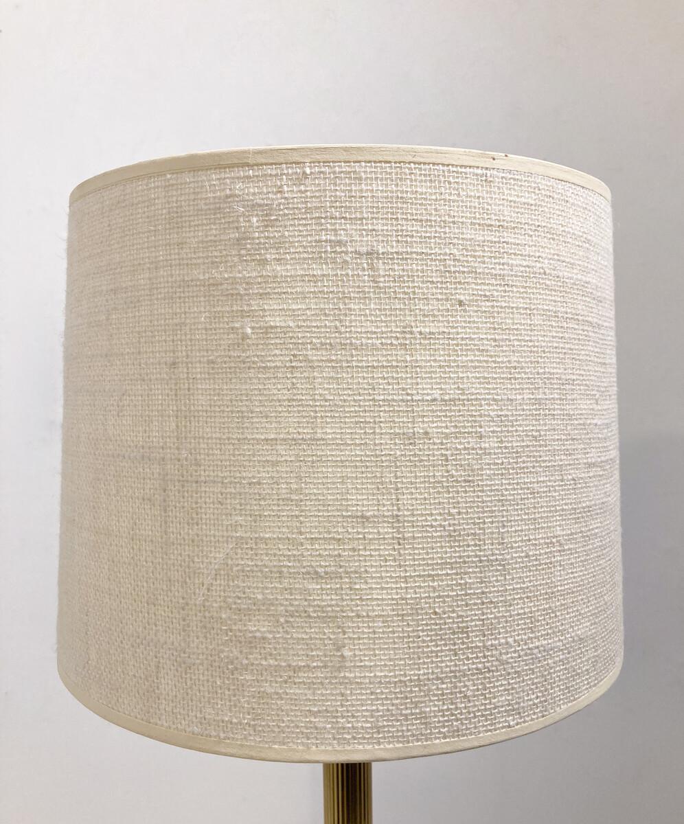 Lampe de table en cuir et laiton de style moderne du milieu du siècle en vente 1