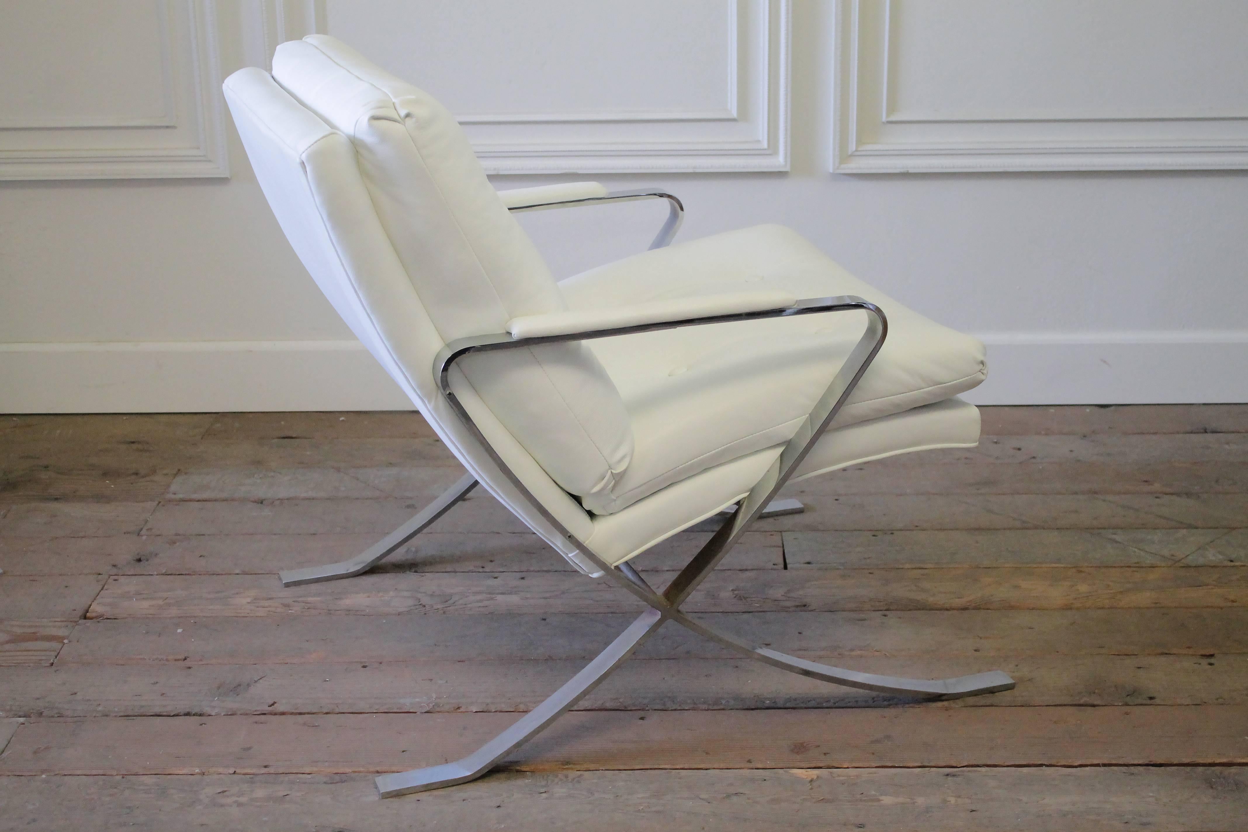 Mid-Century Modern Leather and Chrome Lounge Chair In Good Condition In Old Town Orange, CA