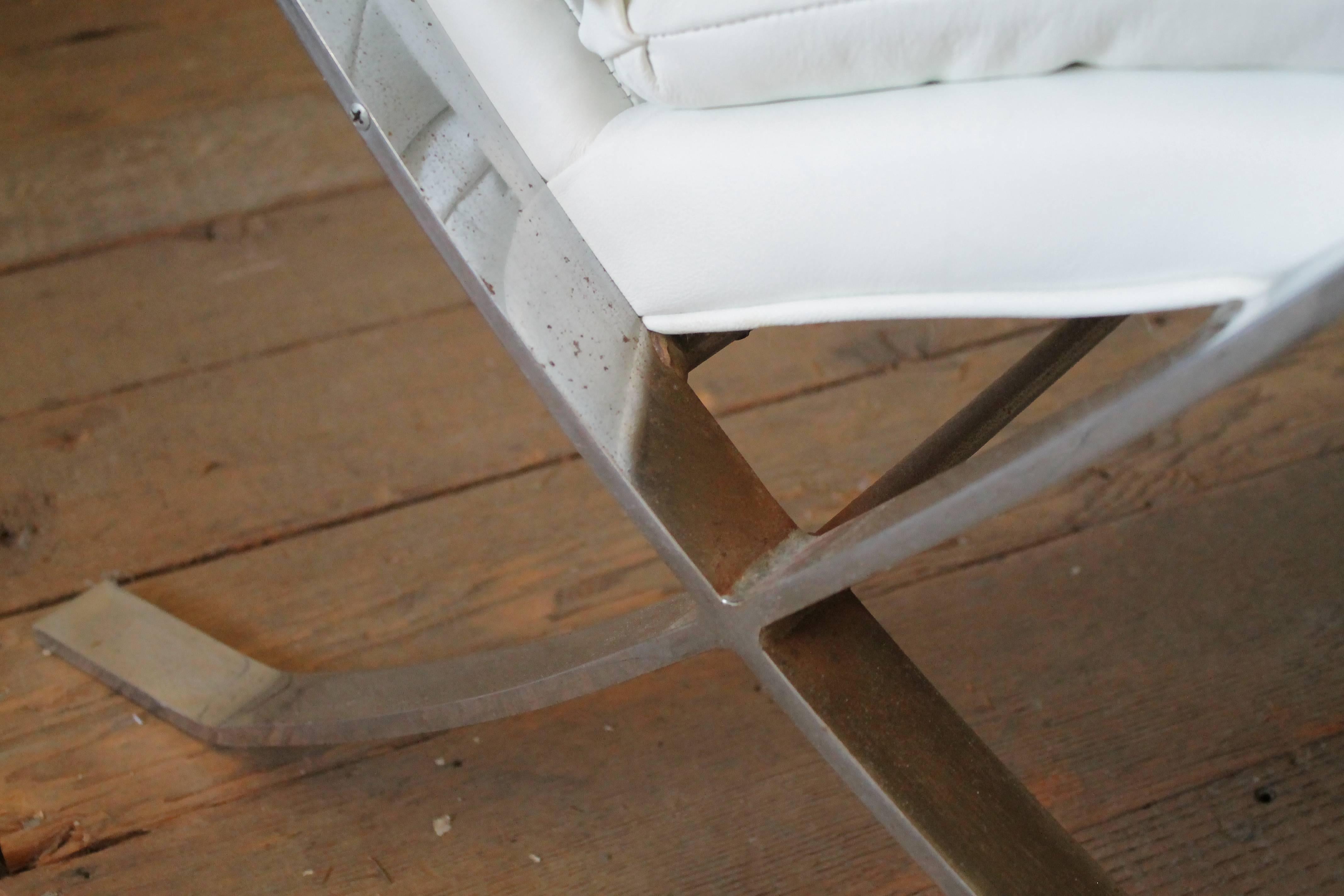 Mid-Century Modern Leather and Chrome Lounge Chair 1