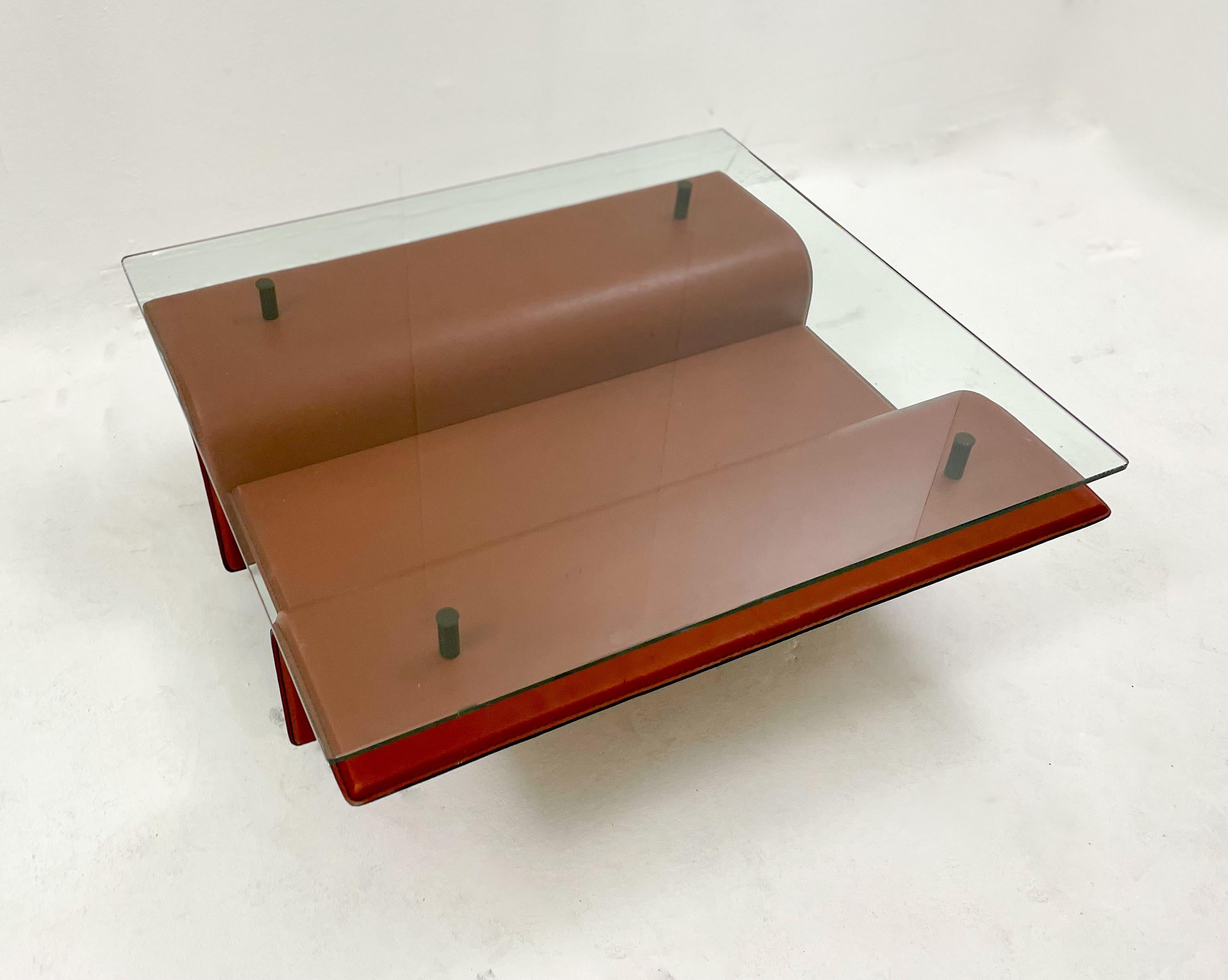Late 20th Century Mid-Century Modern Leather and Glass Coffee Table, Italy, 1980s For Sale