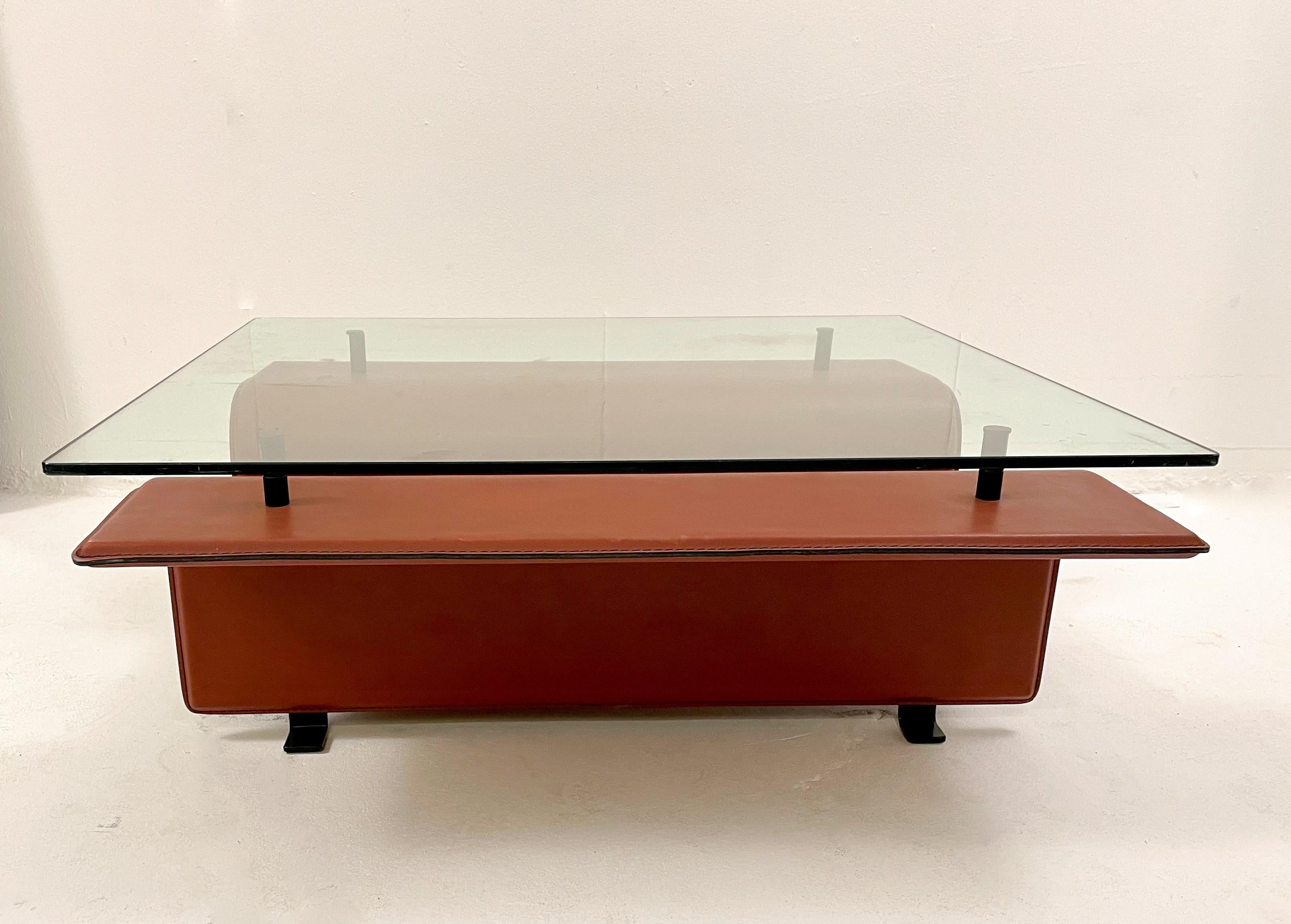 Mid-Century Modern Leather and Glass Coffee Table, Italy, 1980s For Sale 1