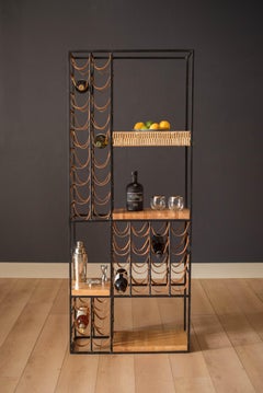 Séparateur de pièce en cuir et fer de style moderne du milieu du siècle:: avec casier à vin:: par Arthur Umanoff