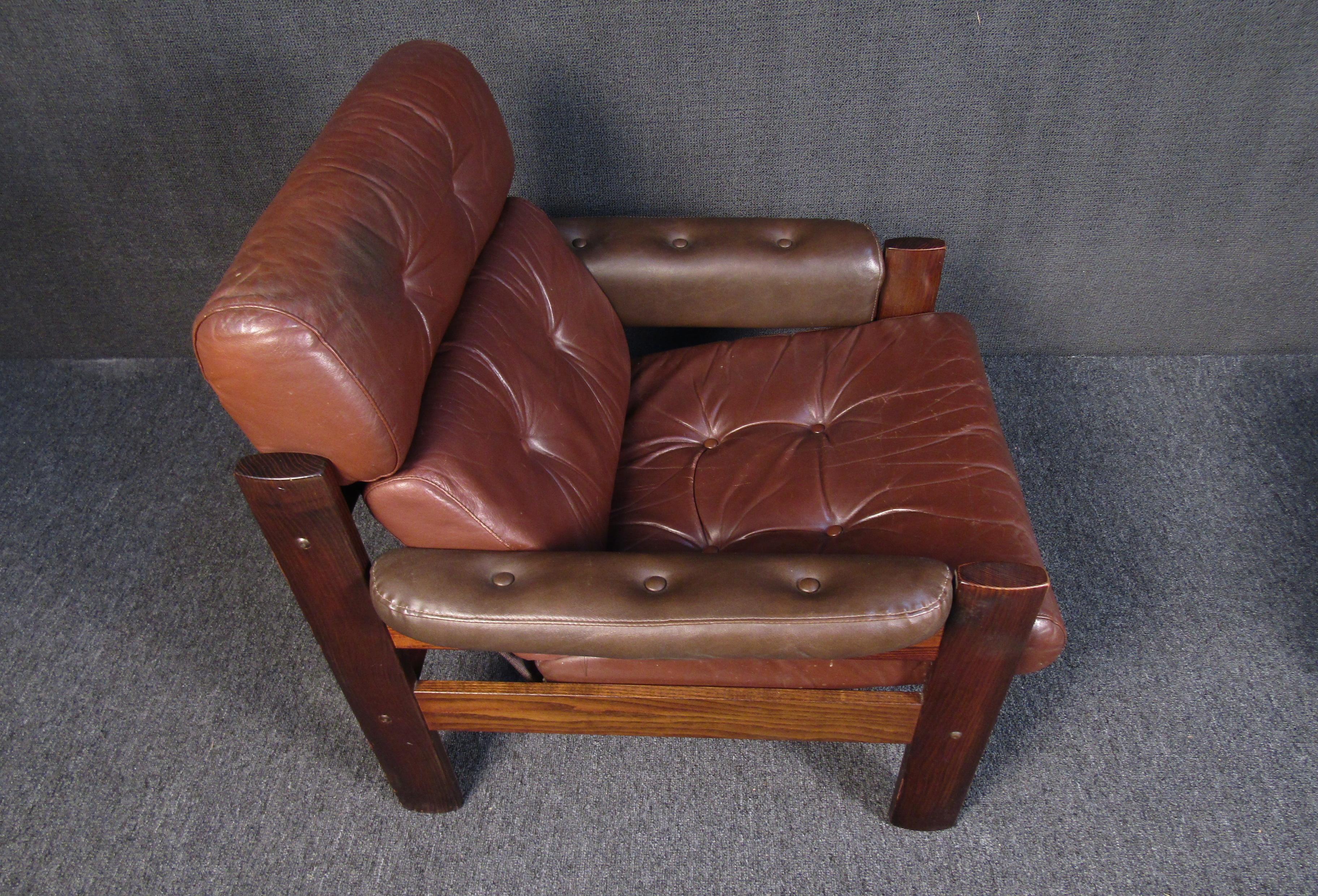 Mid-Century Modern Leather and Walnut Lounge Chair and Ottoman Set 2