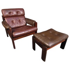 Mid-Century Modern Leather and Walnut Lounge Chair and Ottoman Set
