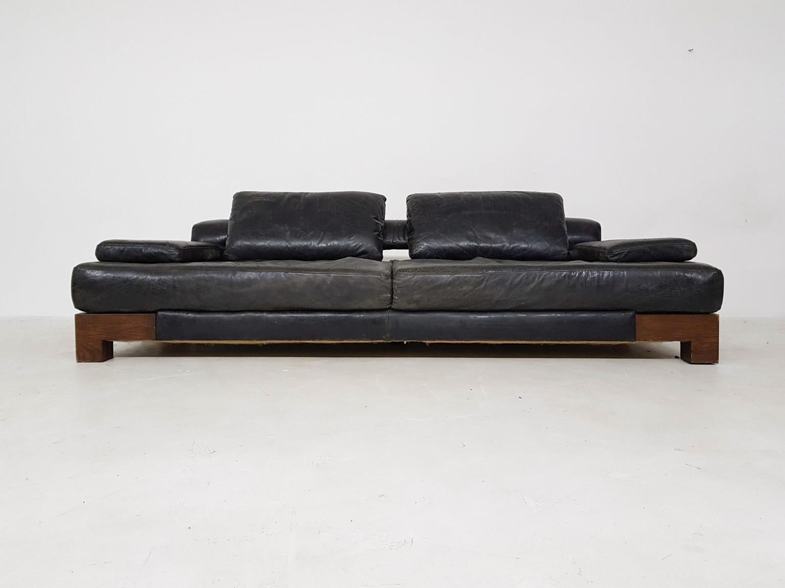 Very nice sofa or daybed in the style of De Sede or Leolux.

Wenge feet and black leather upholstery with a nice patina. The inside has been restored with new foam