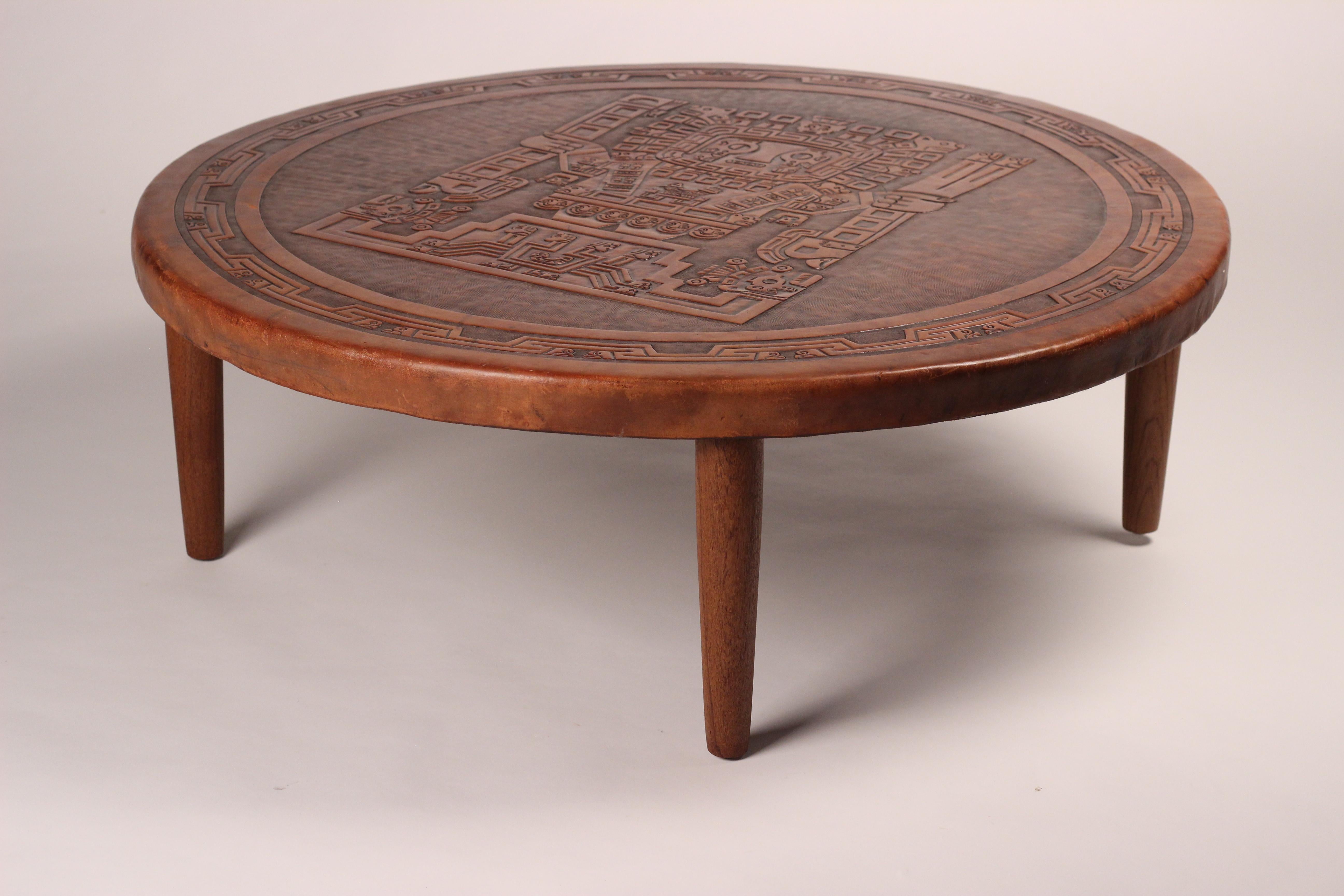 Table basse circulaire moderne du milieu du siècle dernier en cuir et bois par Angel I. Pazmino en vente 5