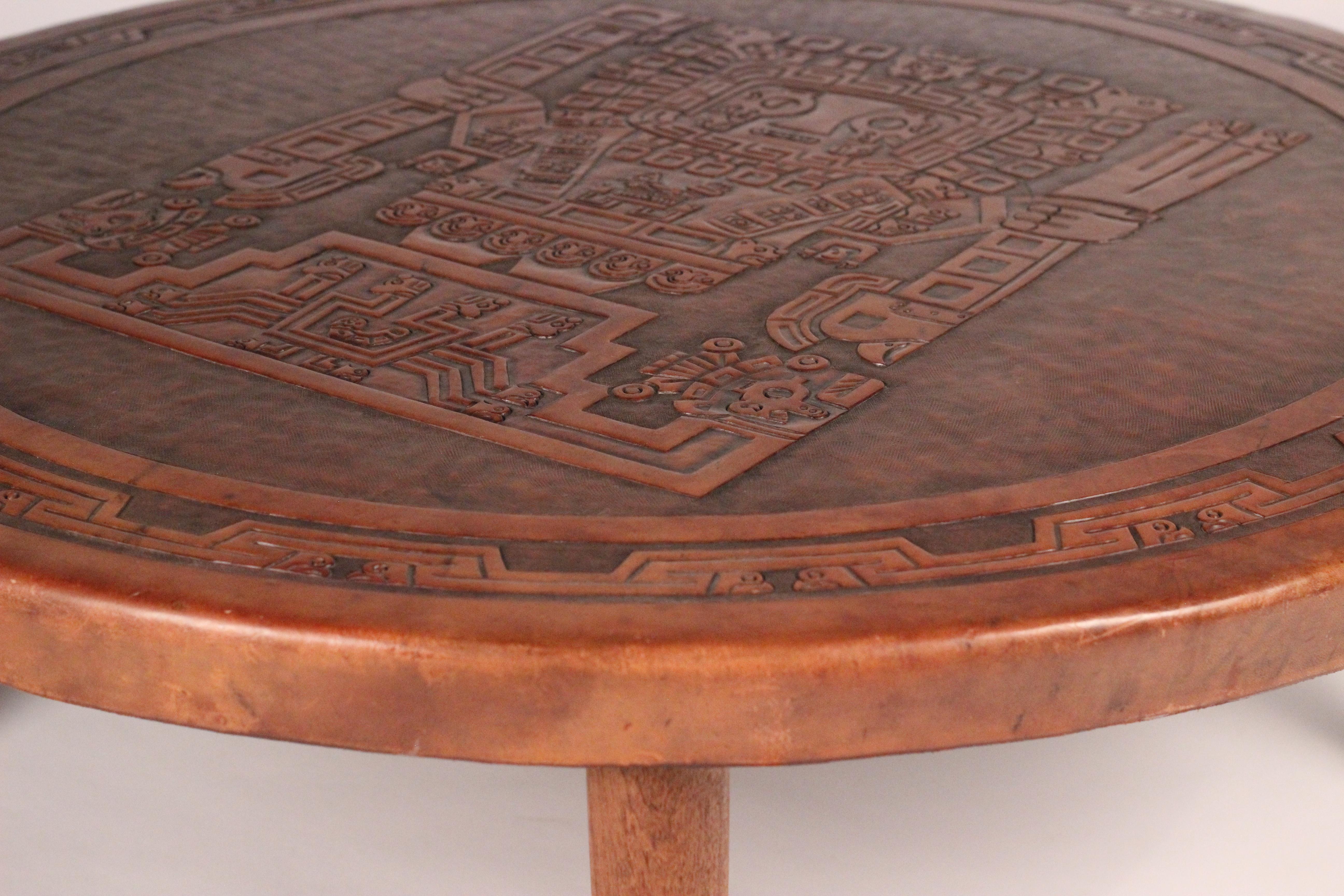 Table basse circulaire moderne du milieu du siècle dernier en cuir et bois par Angel I. Pazmino en vente 1