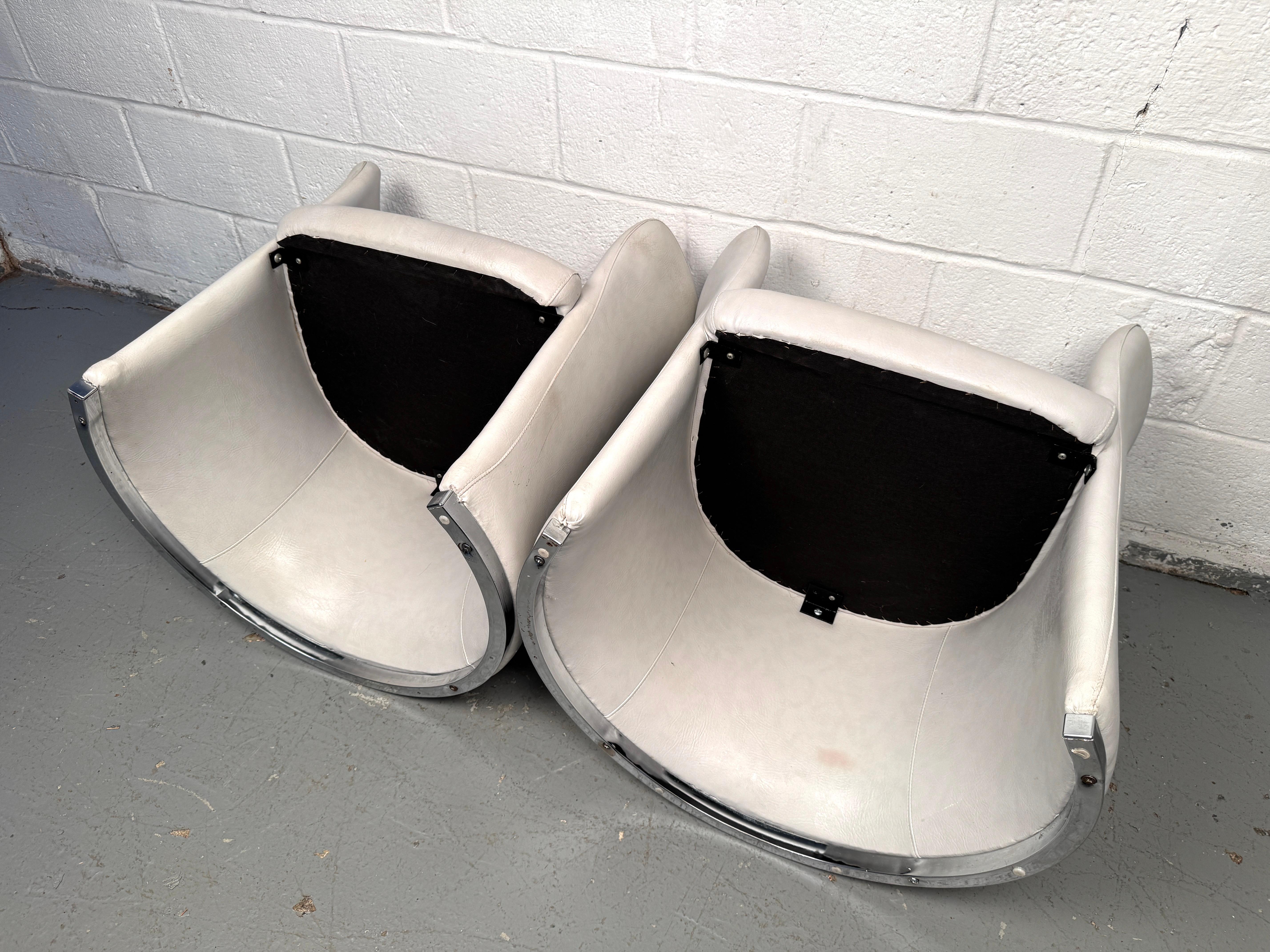 Mid-Century Modern Leather Club Chairs For Sale 11
