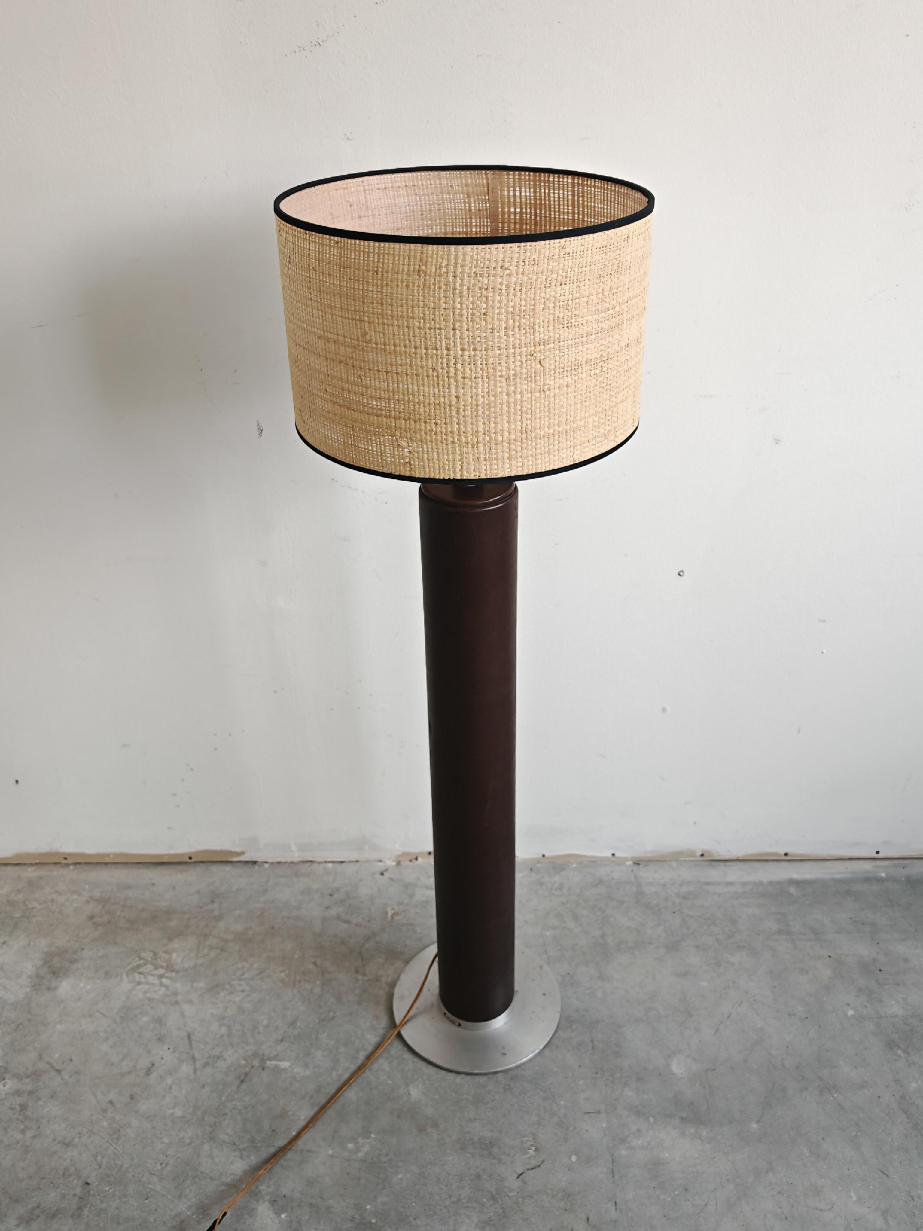 Lámpara de pie de cuero moderna de mediados de siglo de Nicetin, Yugoslavia Años 80 en venta 2