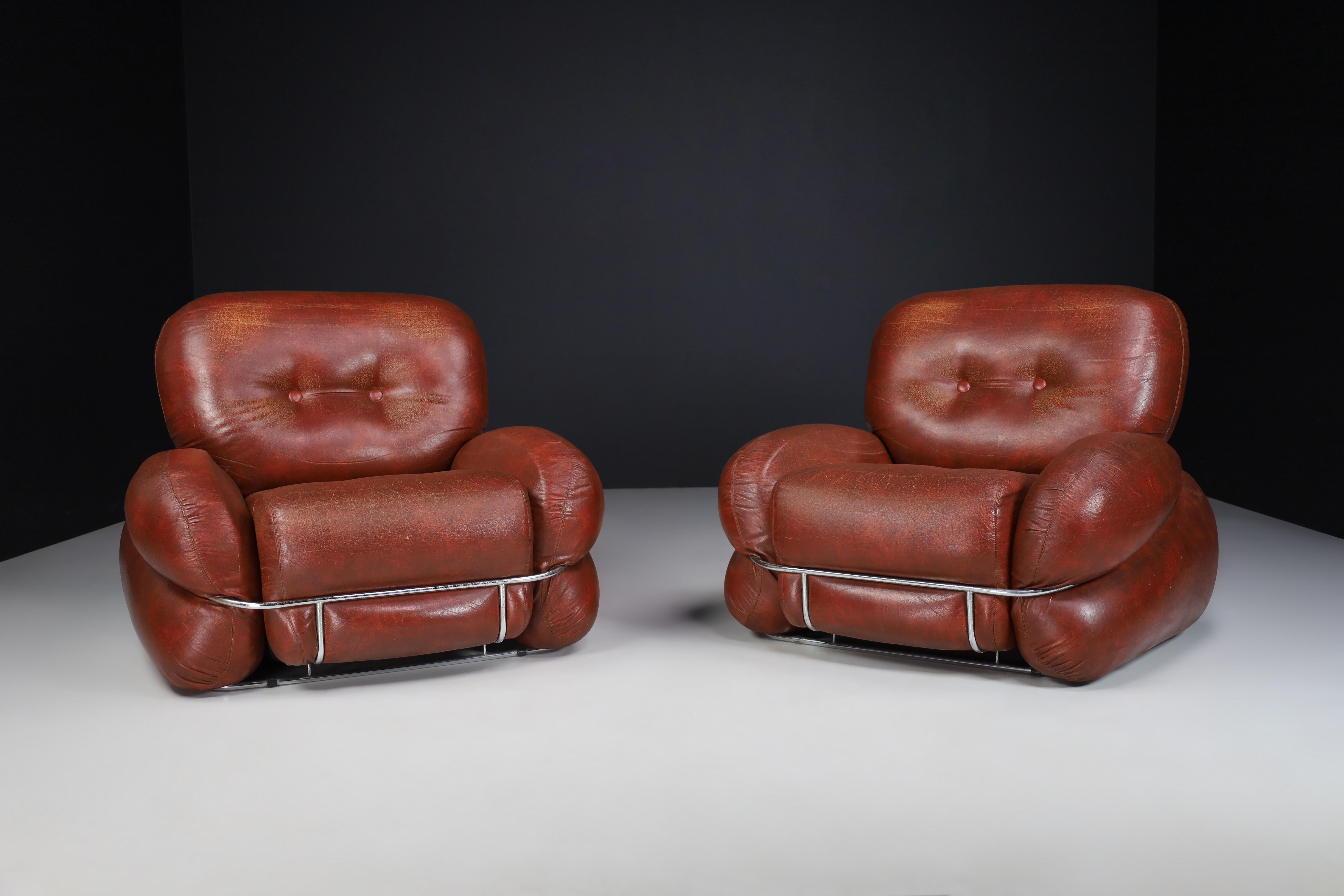 italien Fauteuils de salon/fauteuils en cuir modernes du milieu du siècle dernier par Adriano Piazzesi, Italie 1970 en vente