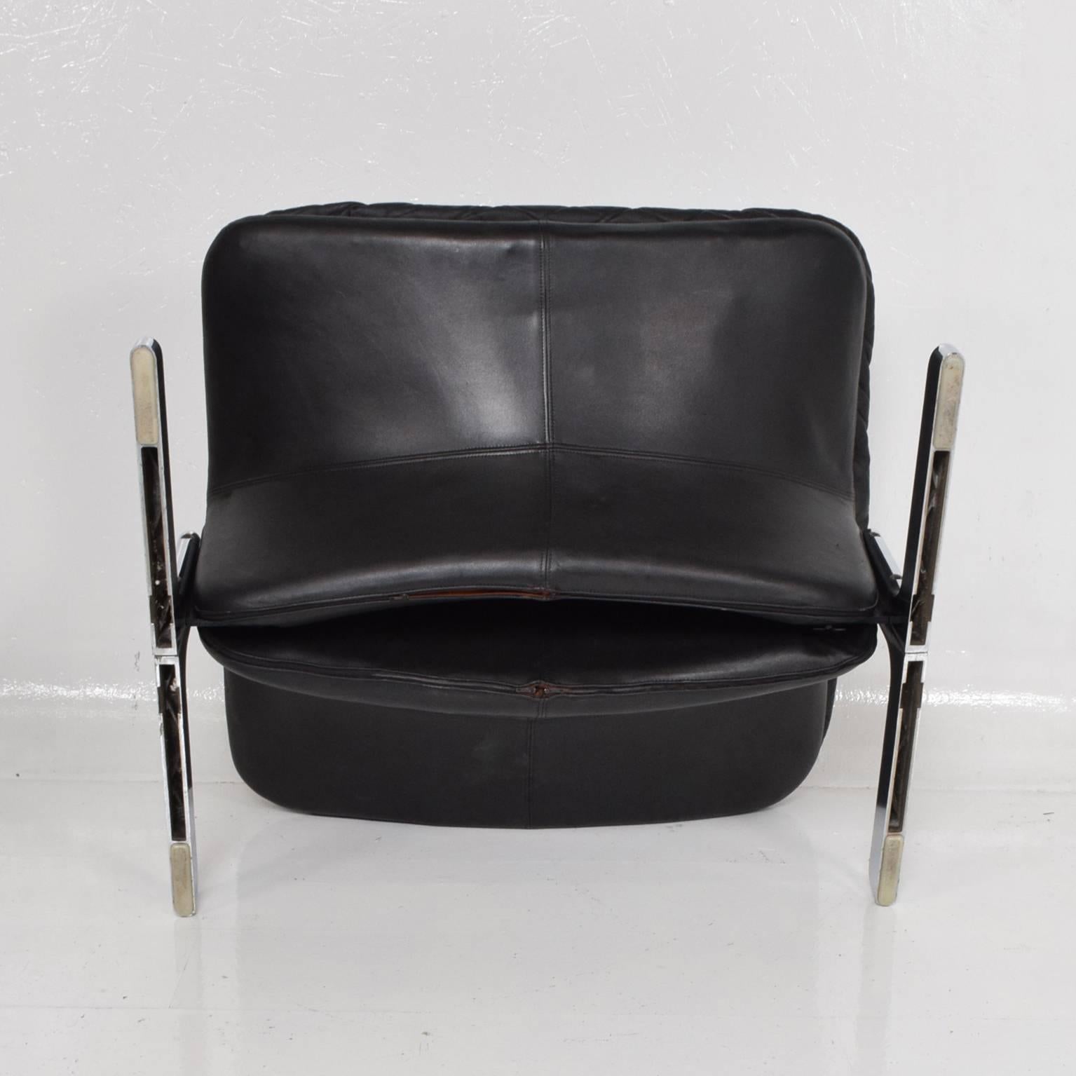 1970s Sleek Leather Lounge Chair & Ottoman Tittina Ammannati & Vitelli - ITALY 7
