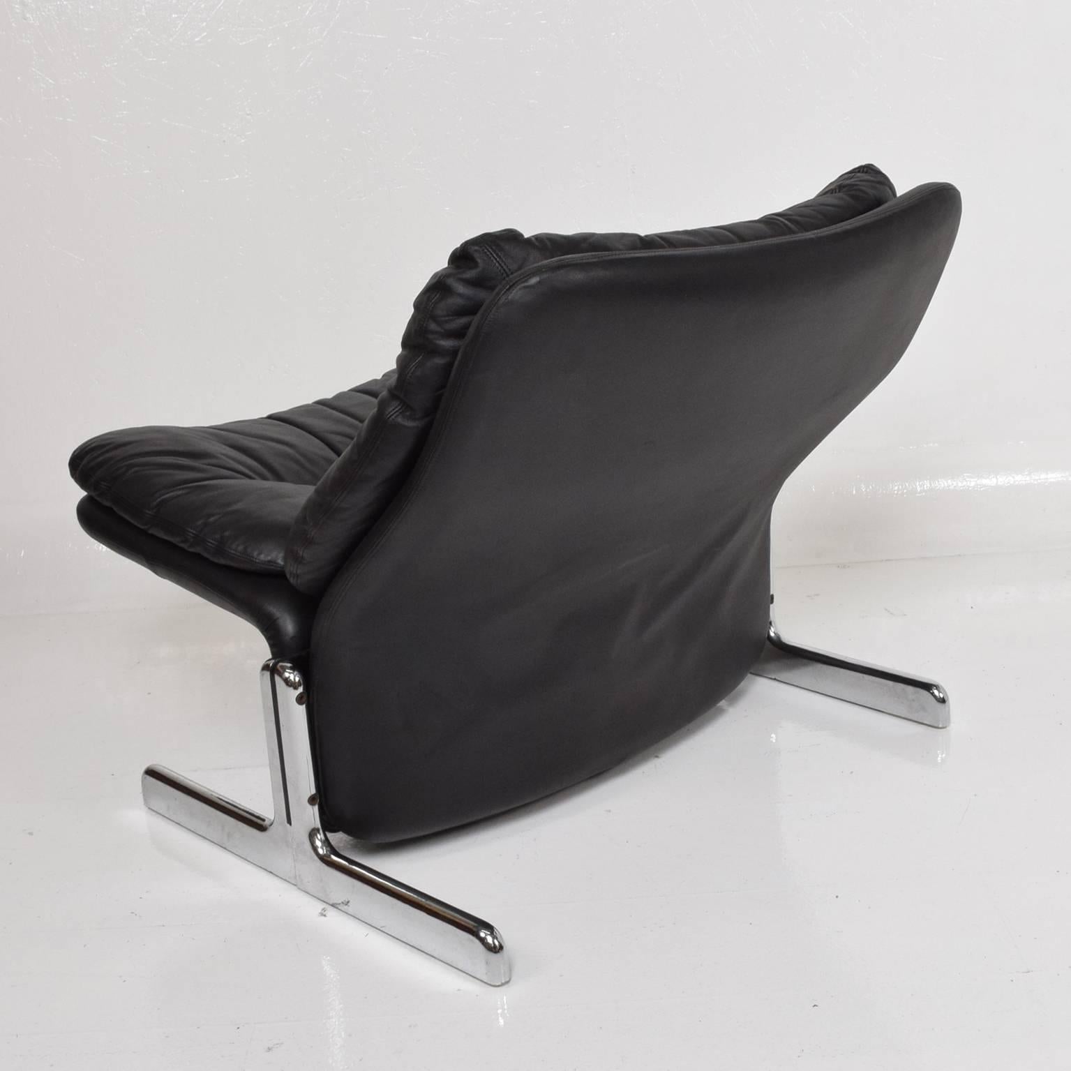 Italian 1970s Sleek Leather Lounge Chair & Ottoman Tittina Ammannati & Vitelli - ITALY