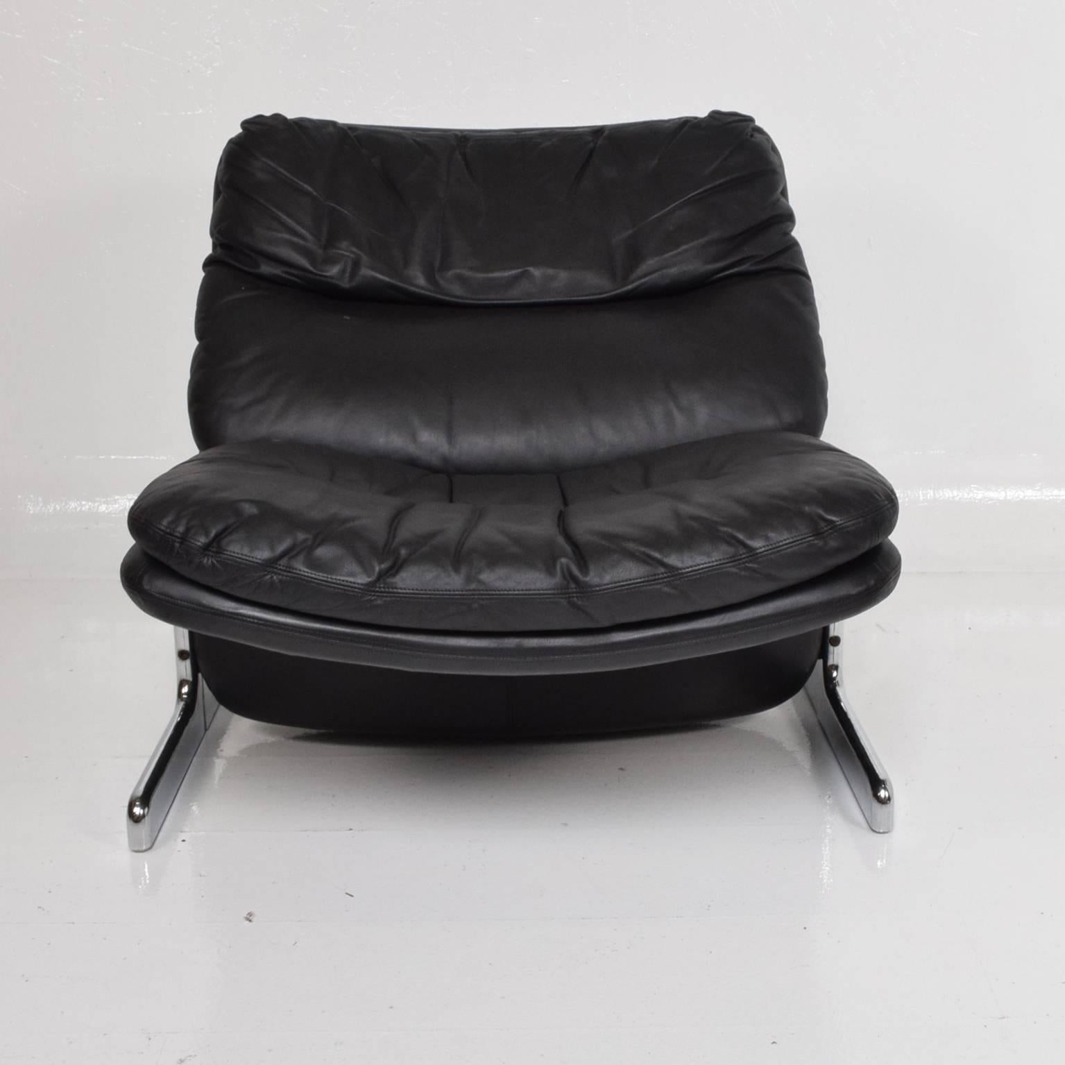 1970s Sleek Leather Lounge Chair & Ottoman Tittina Ammannati & Vitelli - ITALY 1