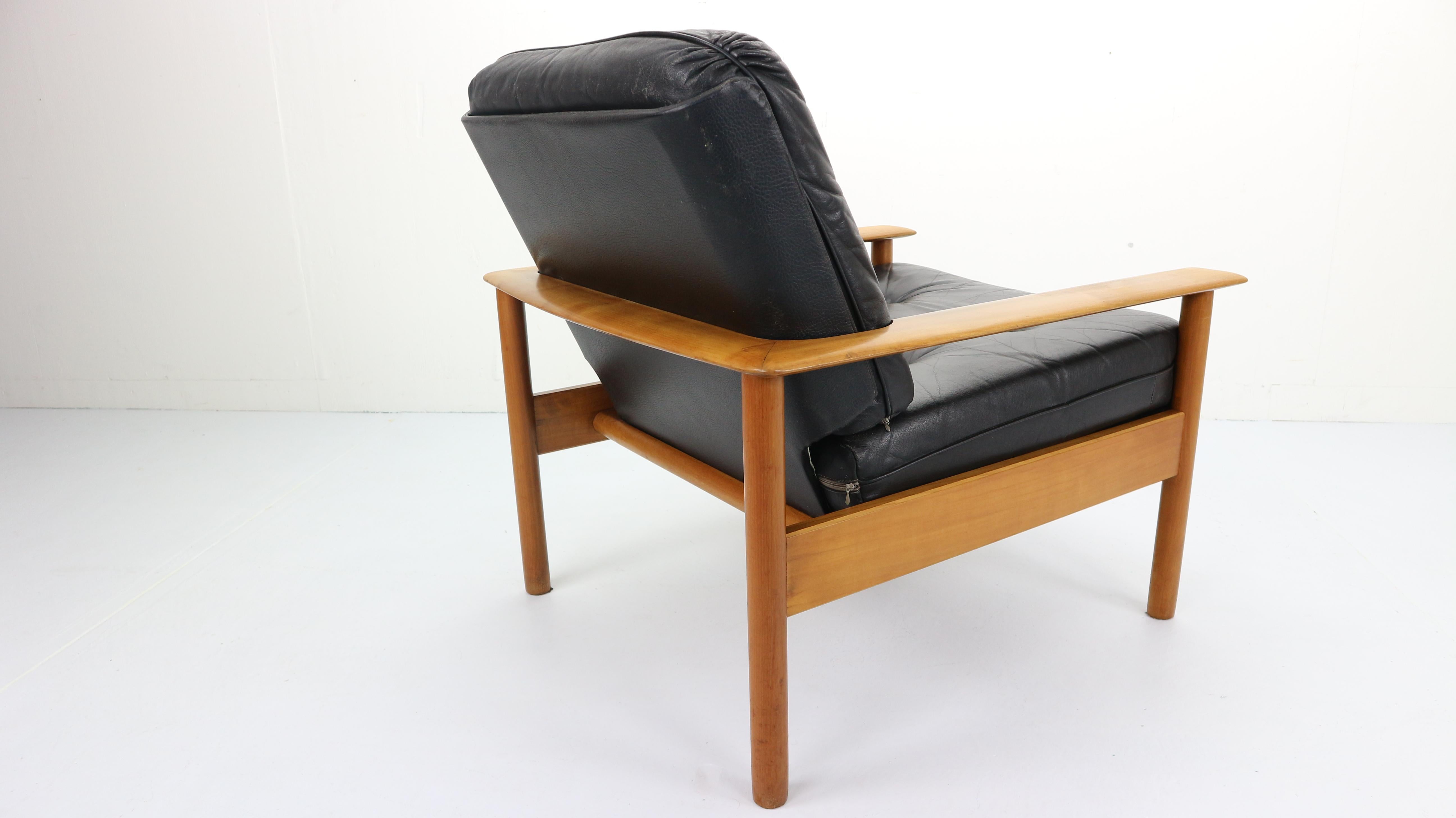 Mid-Century Modern Scandinavian design lounge, chair 1960s.
Curved beech wood details gives an elegant finish touch of framing leather cushions.
Comfortable seating.
In good original condition with minor wear consistent with age and use,