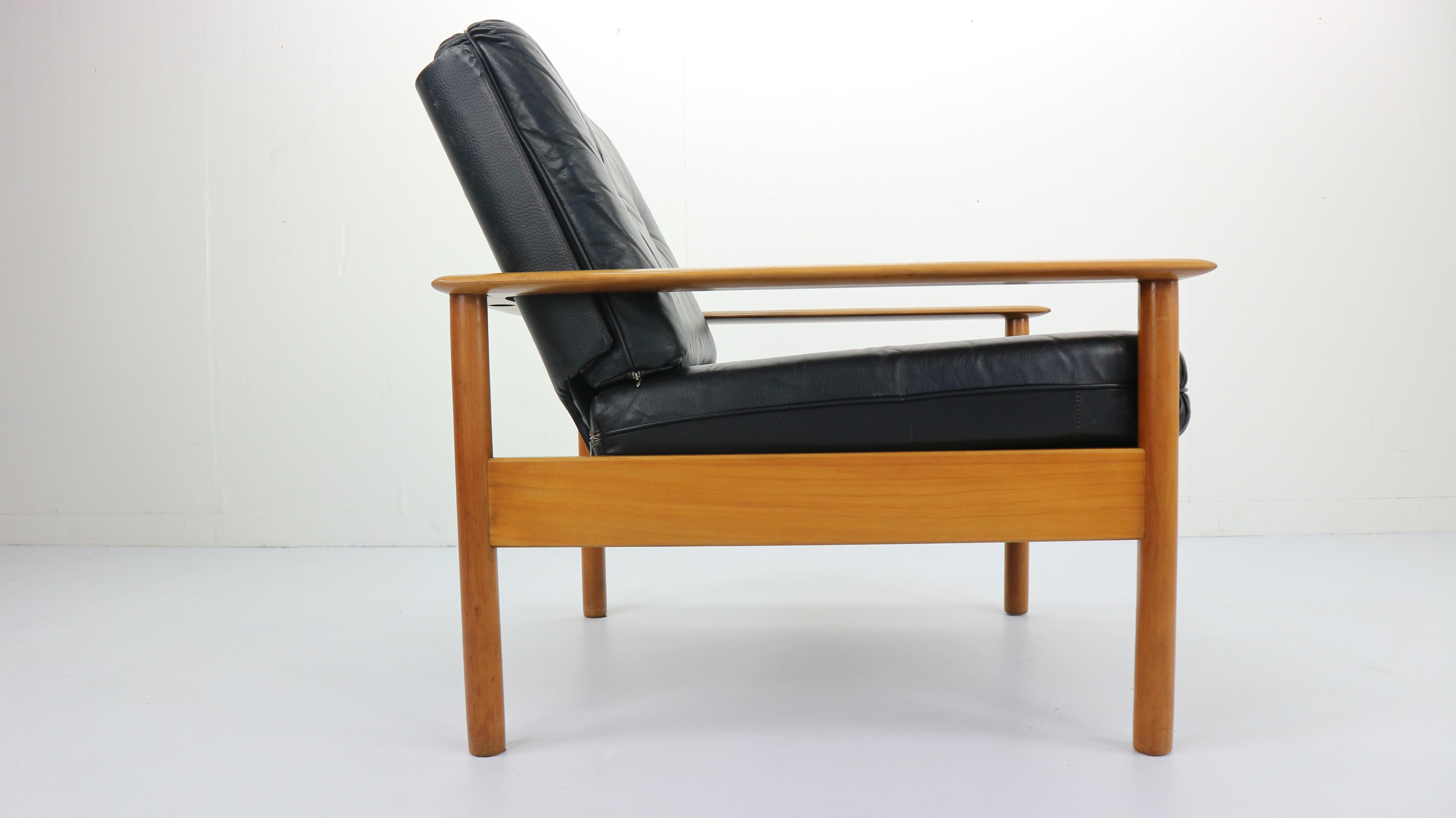Mid-20th Century Mid-Century Modern Leather Lounge Chair, Scandinavian Design, 1960s